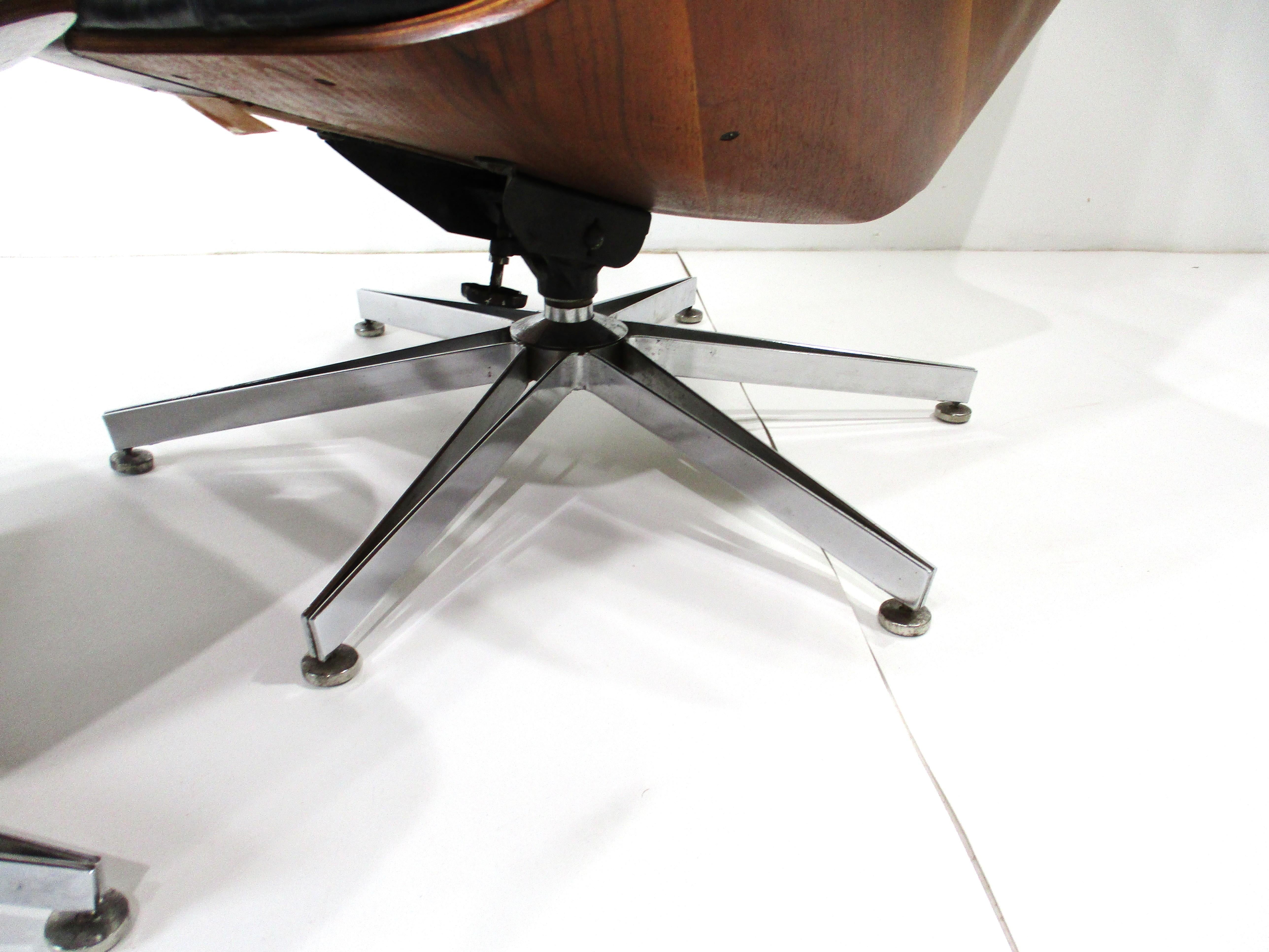 Chaise longue en cuir et noyer George Mulhauser pour Plycraft en vente 5
