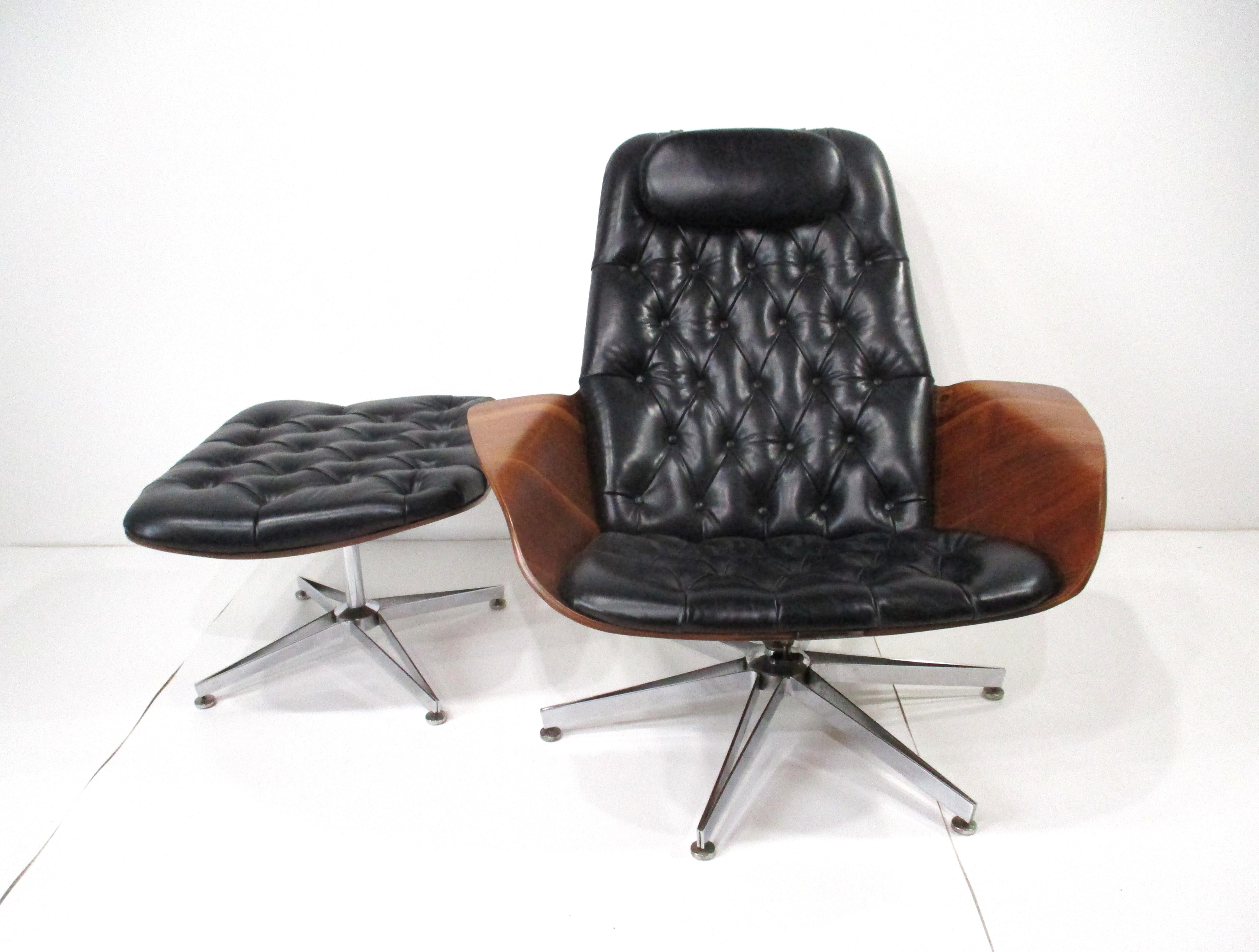Mid-Century Modern Chaise longue en cuir et noyer George Mulhauser pour Plycraft en vente