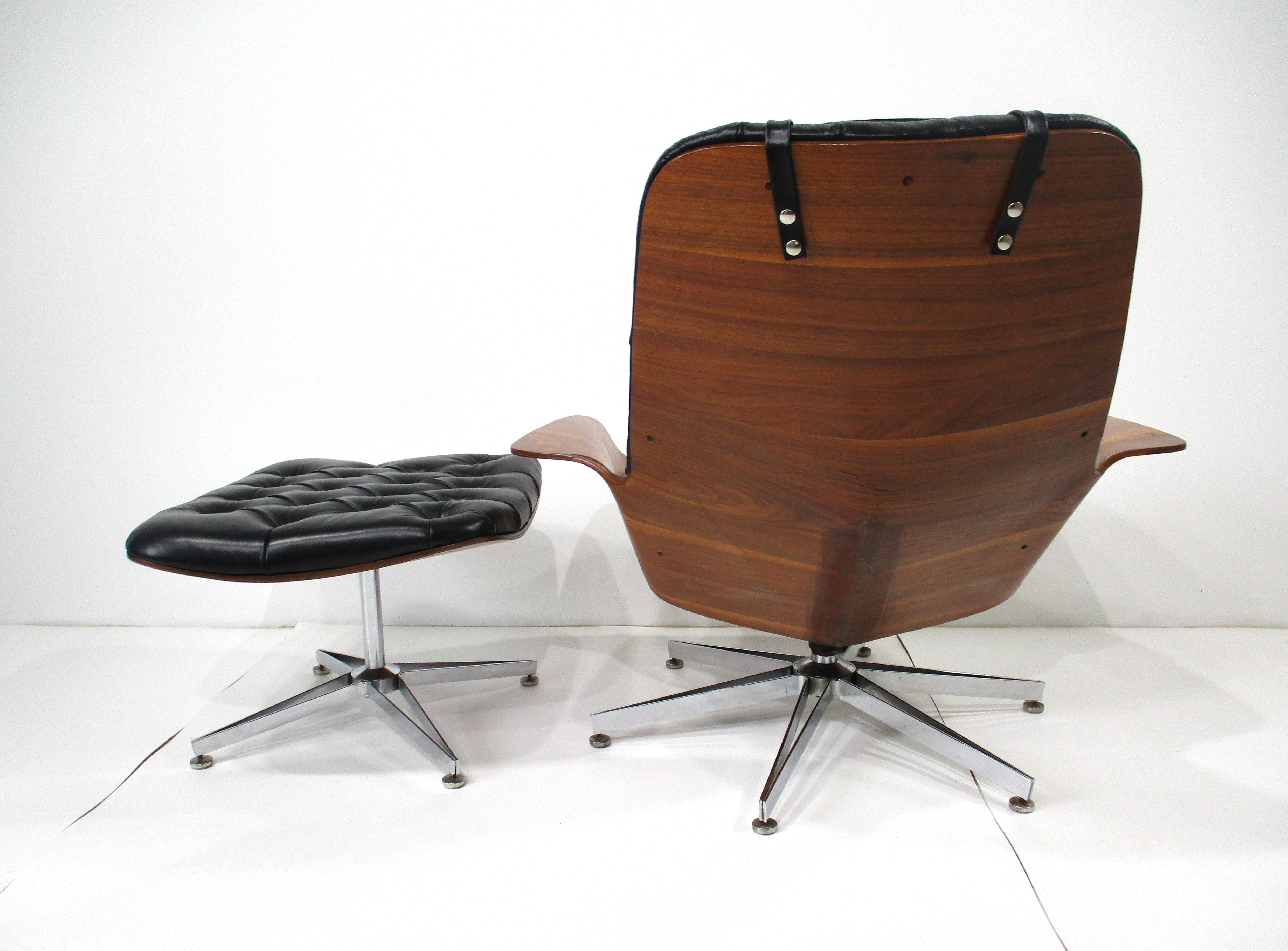 Chaise longue en cuir et noyer George Mulhauser pour Plycraft Bon état - En vente à Cincinnati, OH