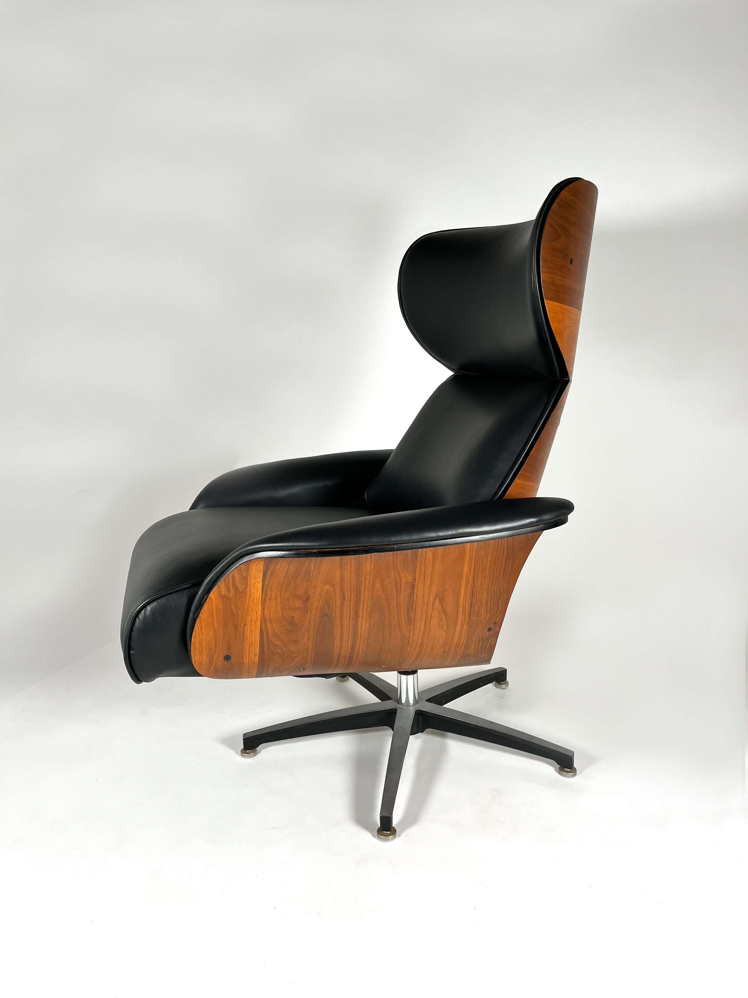 Danois Fauteuil inclinable Mr. Chair avec ottomane fabriqué par George Mulhauser pour Plycraft en vente