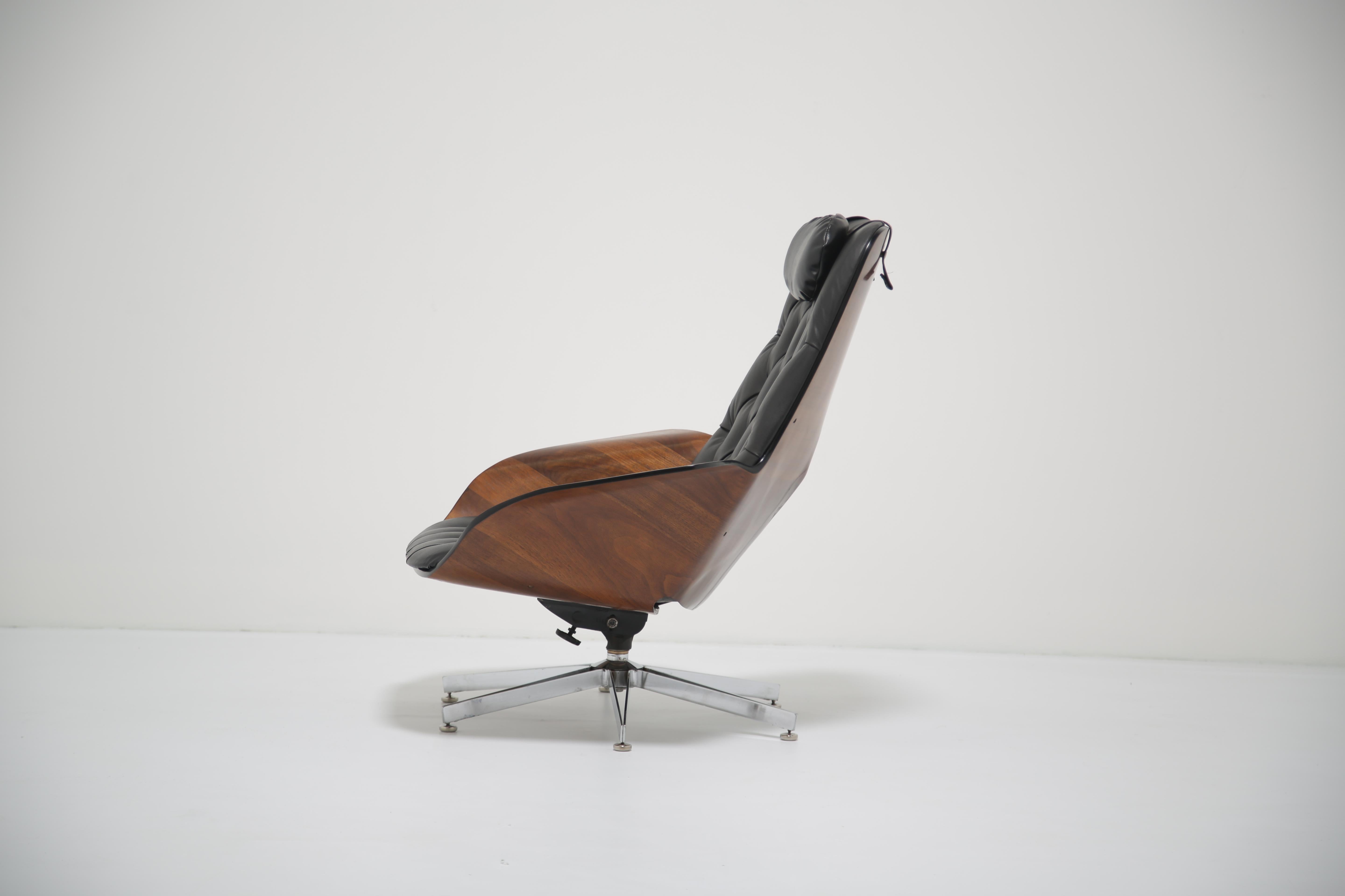 'Mr Chair' Walnut Swivel Lounge Chair by George Mulhauser for Plycraft, 1960s. en venta 3