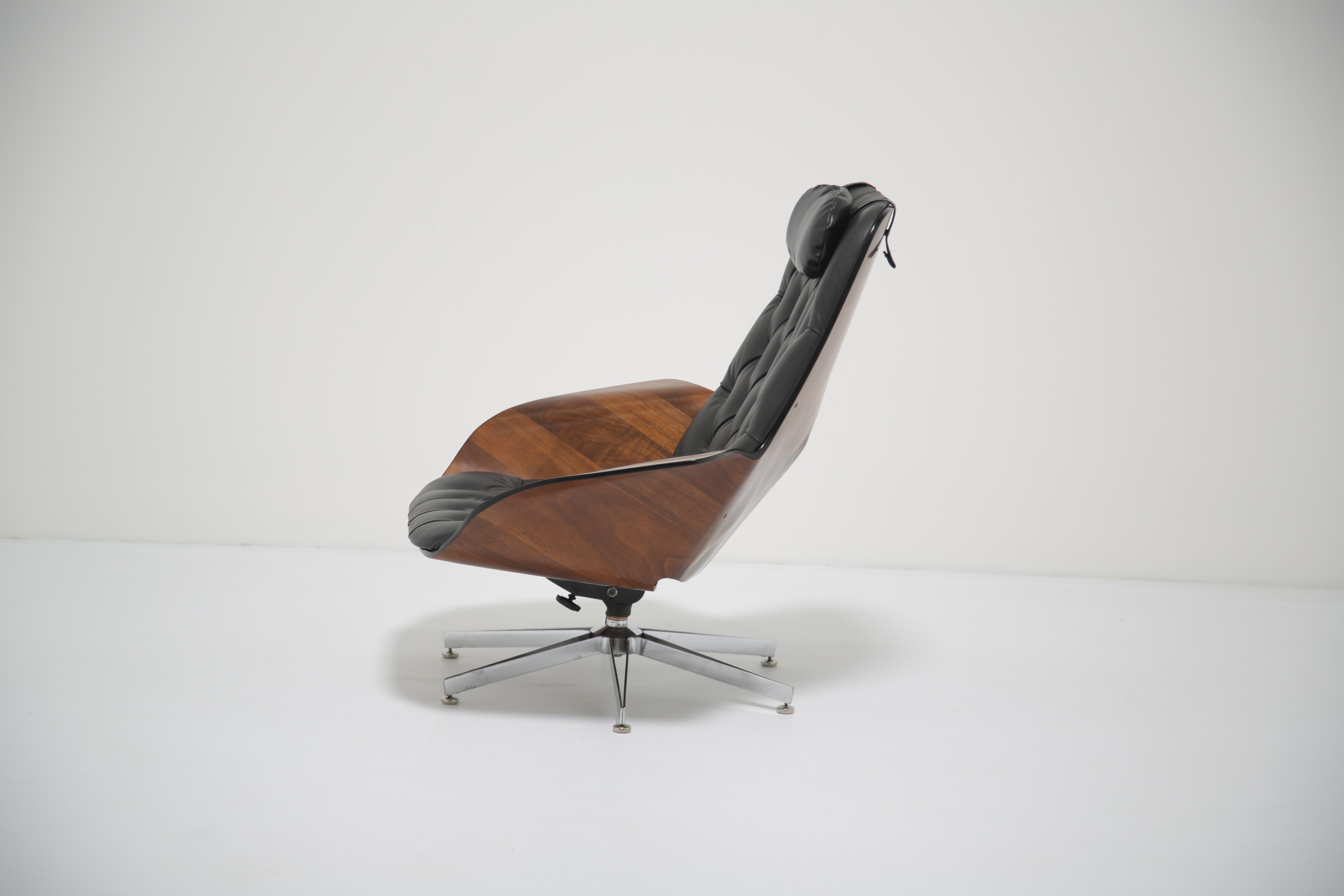 'Mr Chair' Walnut Swivel Lounge Chair by George Mulhauser for Plycraft, 1960s. en venta 2