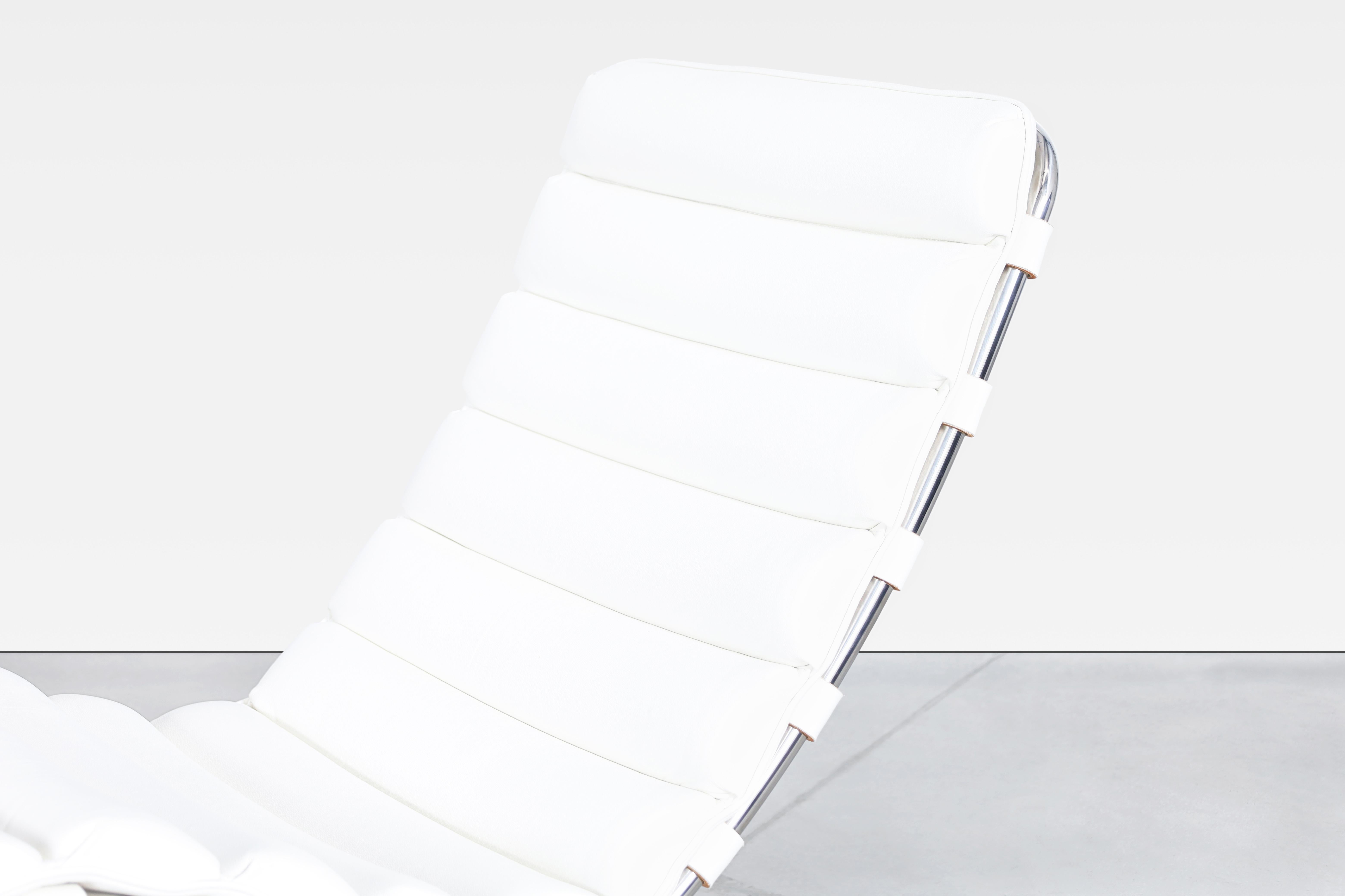 MR Chaise Lounge Chairs by Mies Van der Rohe for Knoll In Excellent Condition For Sale In North Hollywood, CA