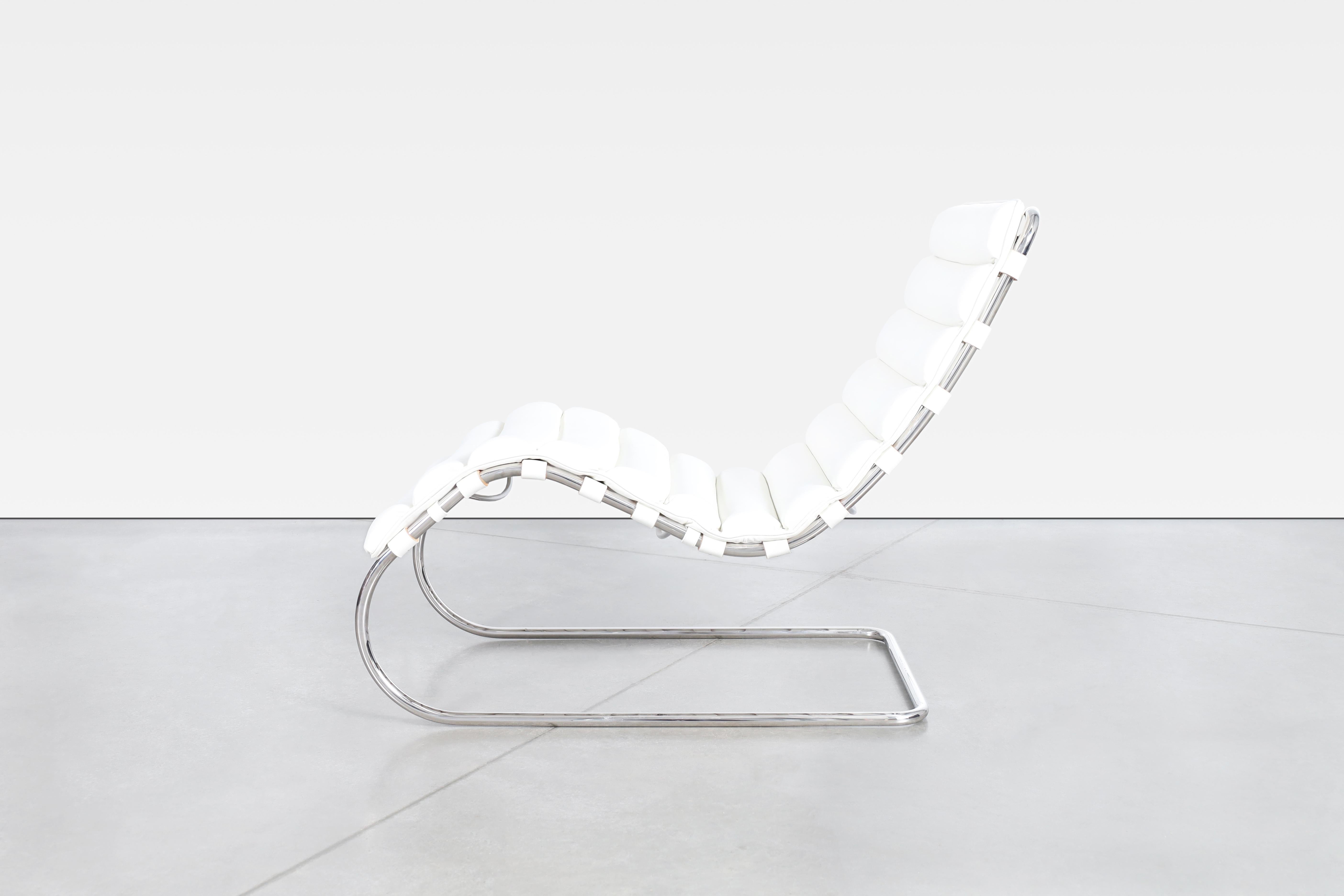 Contemporary MR Chaise Lounge Chairs by Mies Van der Rohe for Knoll For Sale