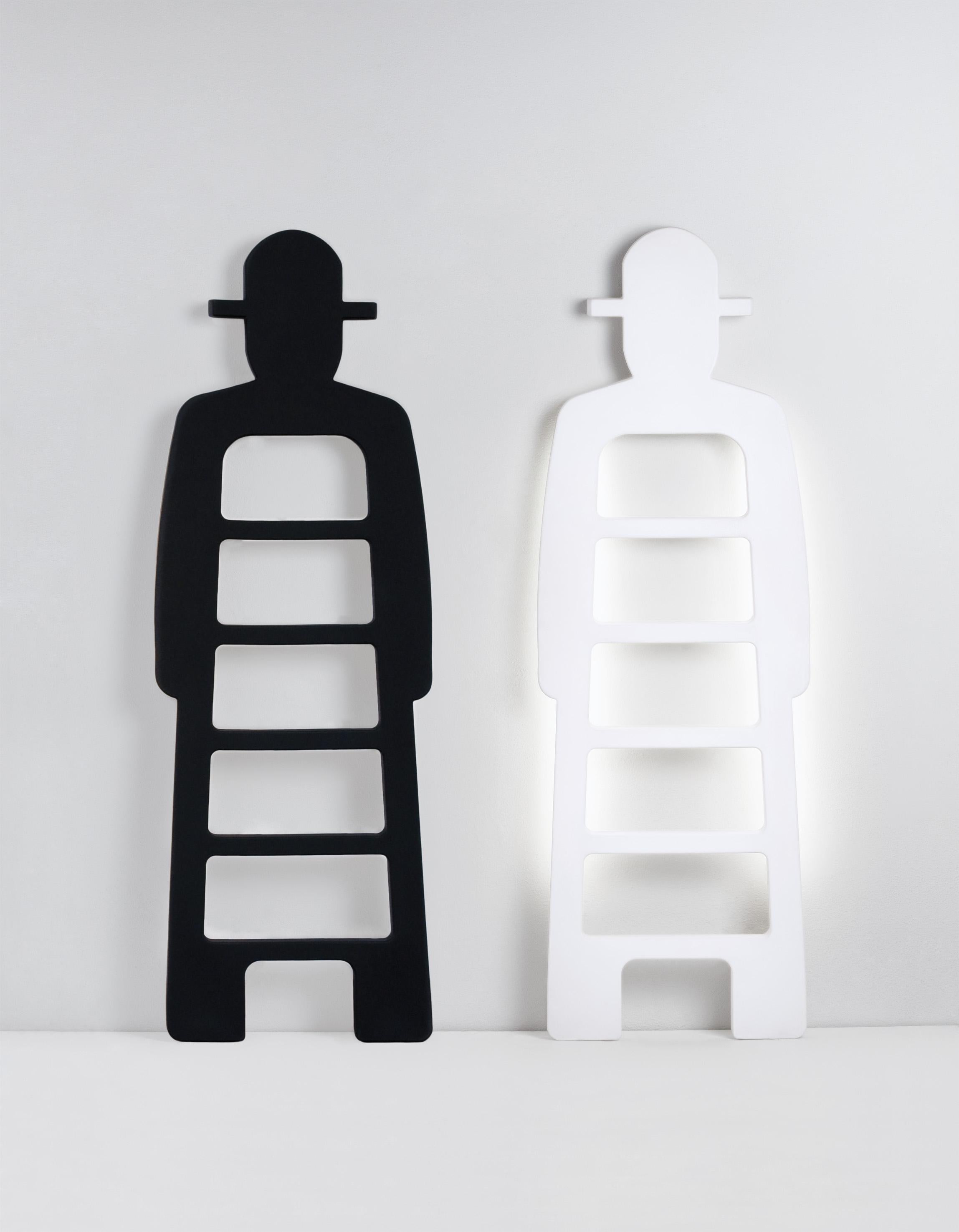 Postmoderne M. Giò Light Valet blanc laiteux par Giò Colonna Romano en vente