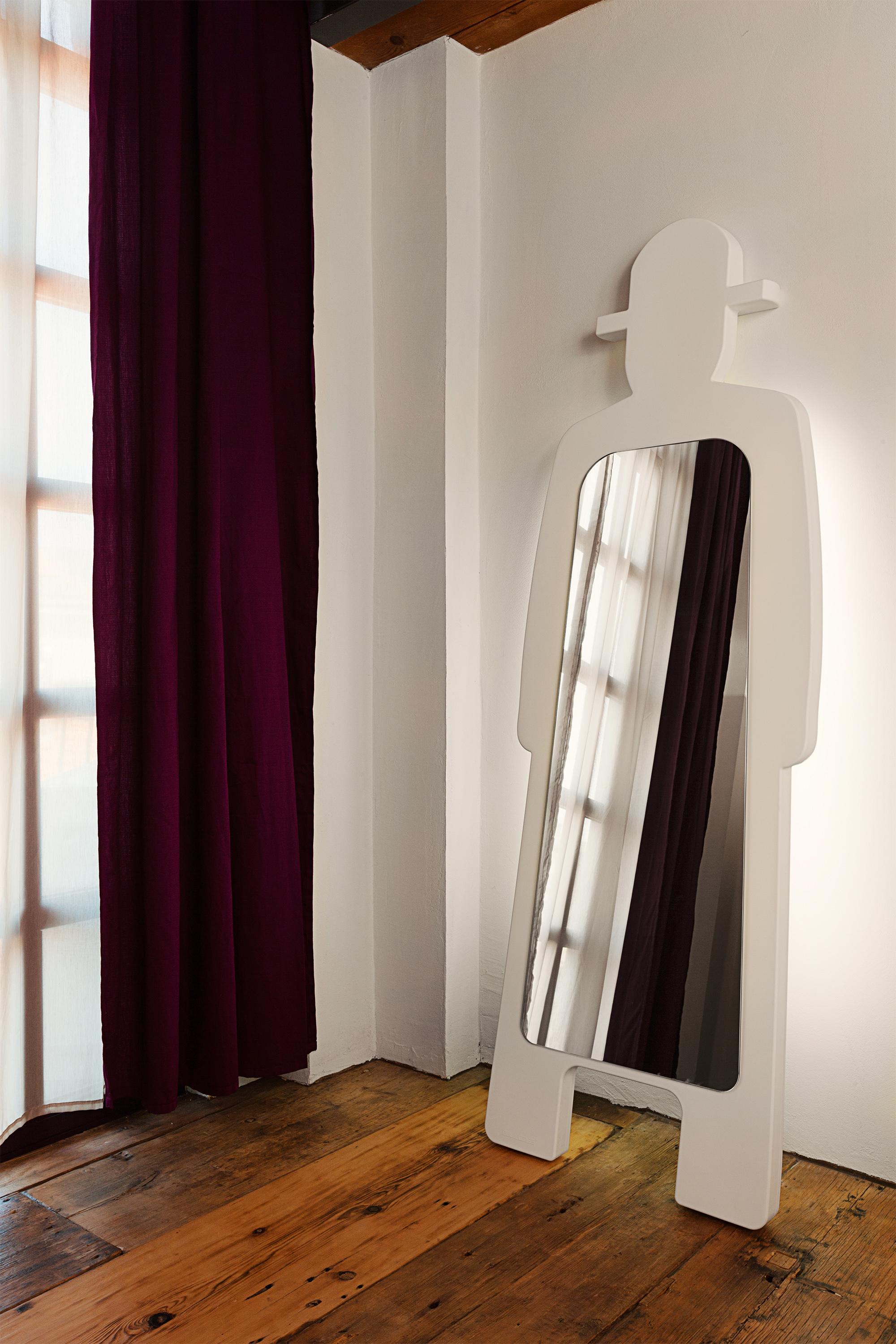 Postmoderne M. Giò Specchio Miroir lumineux blanc laiteux de Giò Colonna Romano en vente