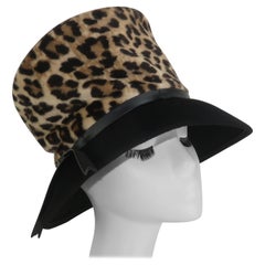 Mr. Johns Chapeau en fausse fourrure de léopard, années 1960
