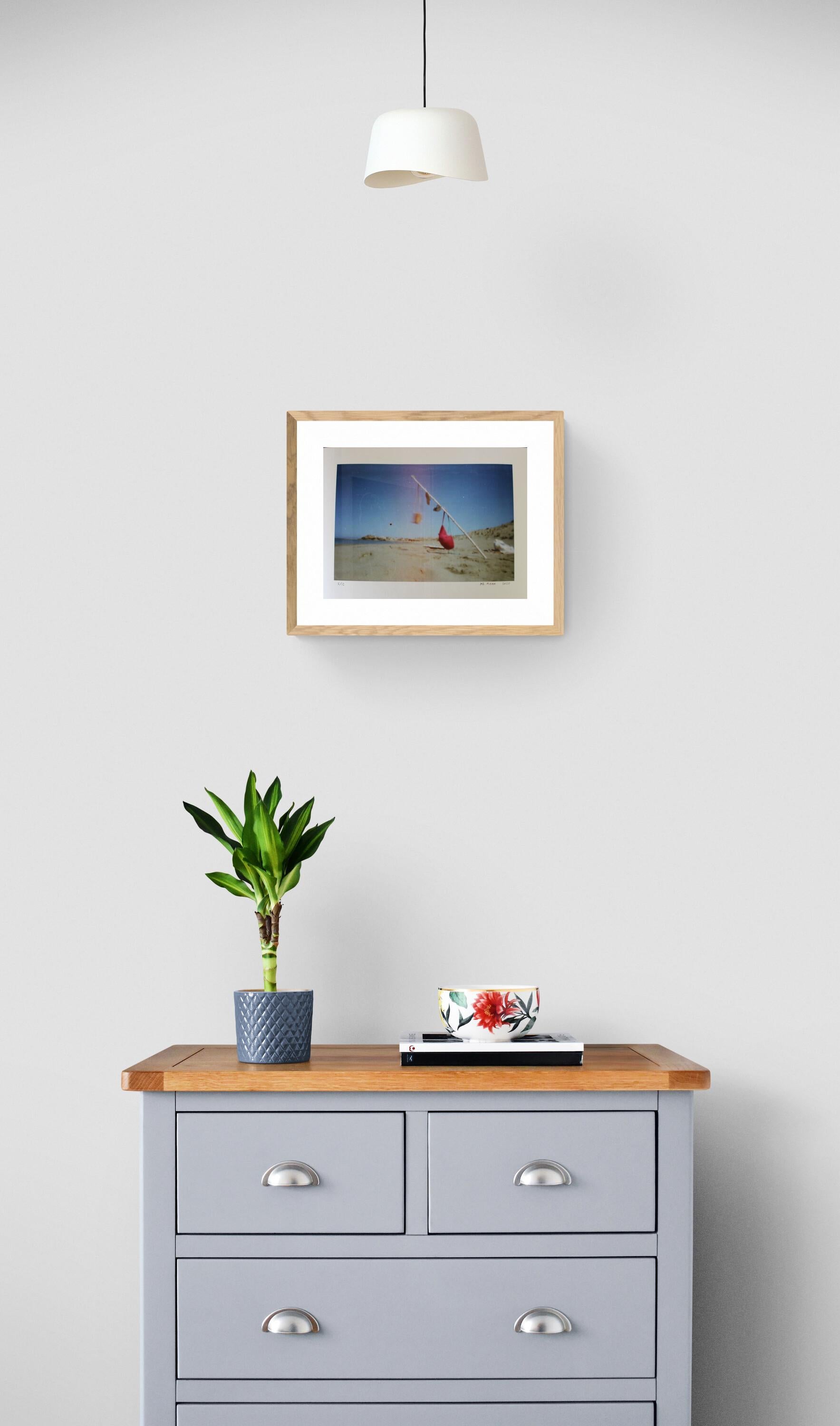 Armoire en forme d'arbre - Noir Landscape Photograph par Mr. Mamm