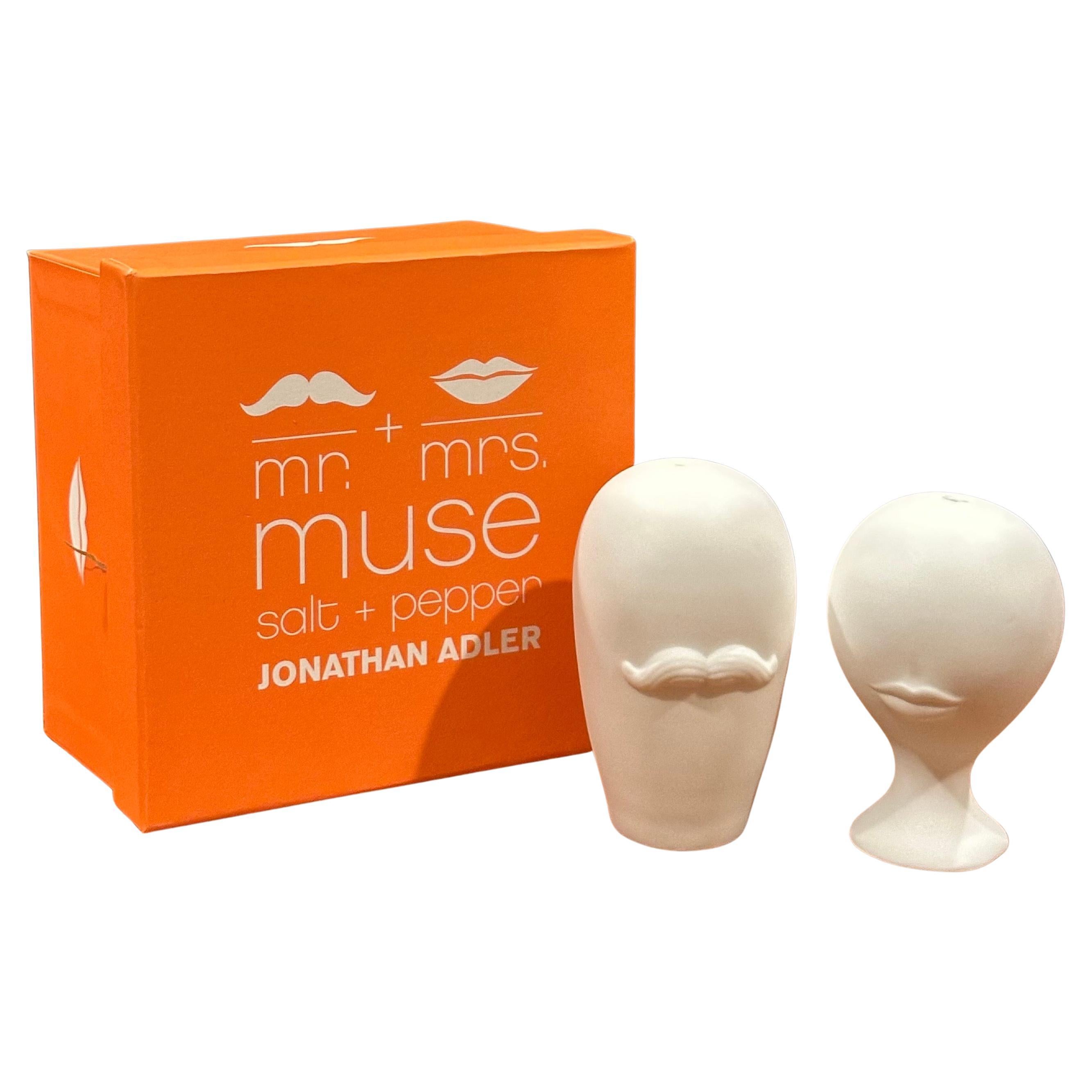 Salière et poivrière en céramique "Mr. & Mrs Muse" avec boîte par Jonathan Adler en vente