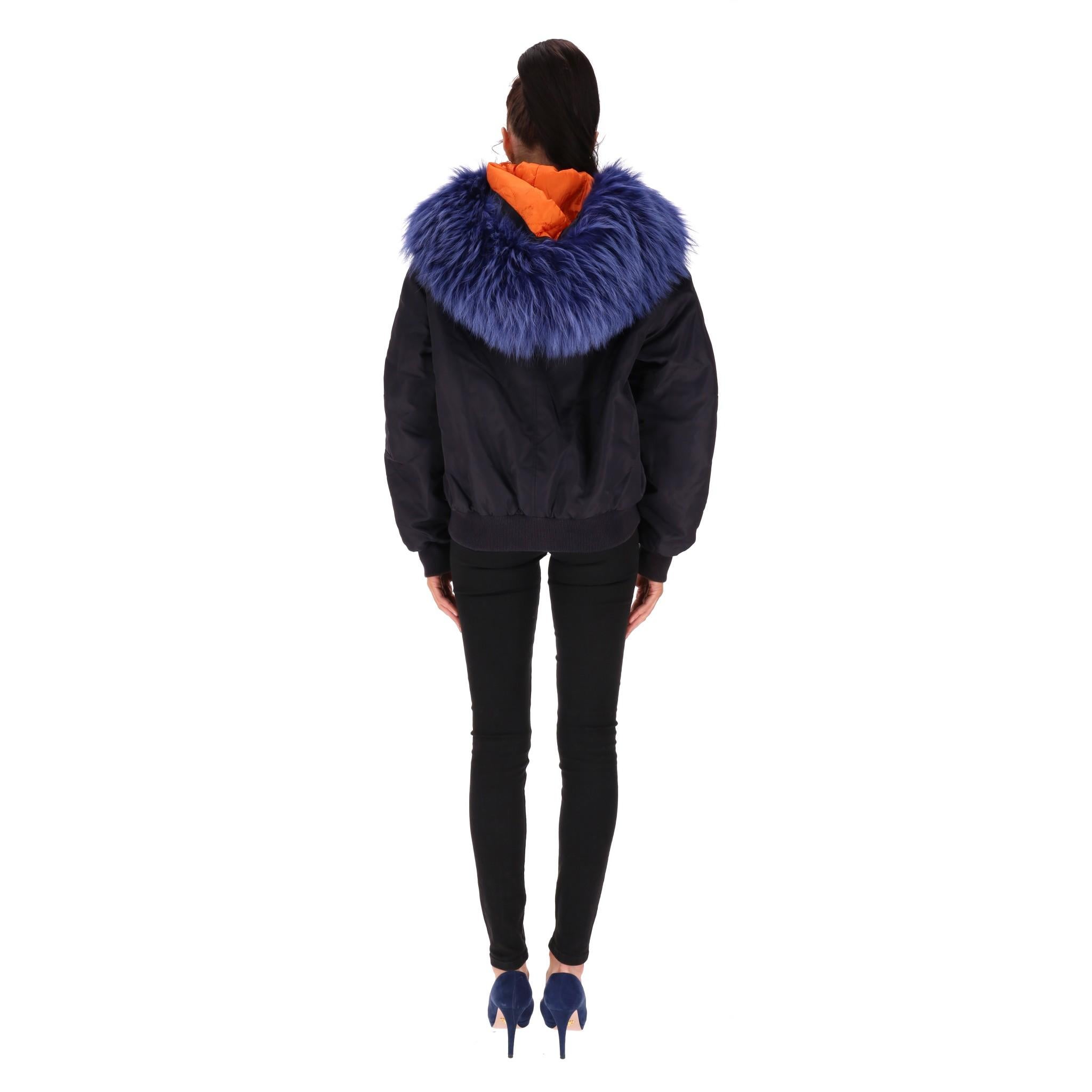 Chaqueta bomber con ribete de piel de mapache Mr & Mrs en Excelente estado para la venta en London, GB