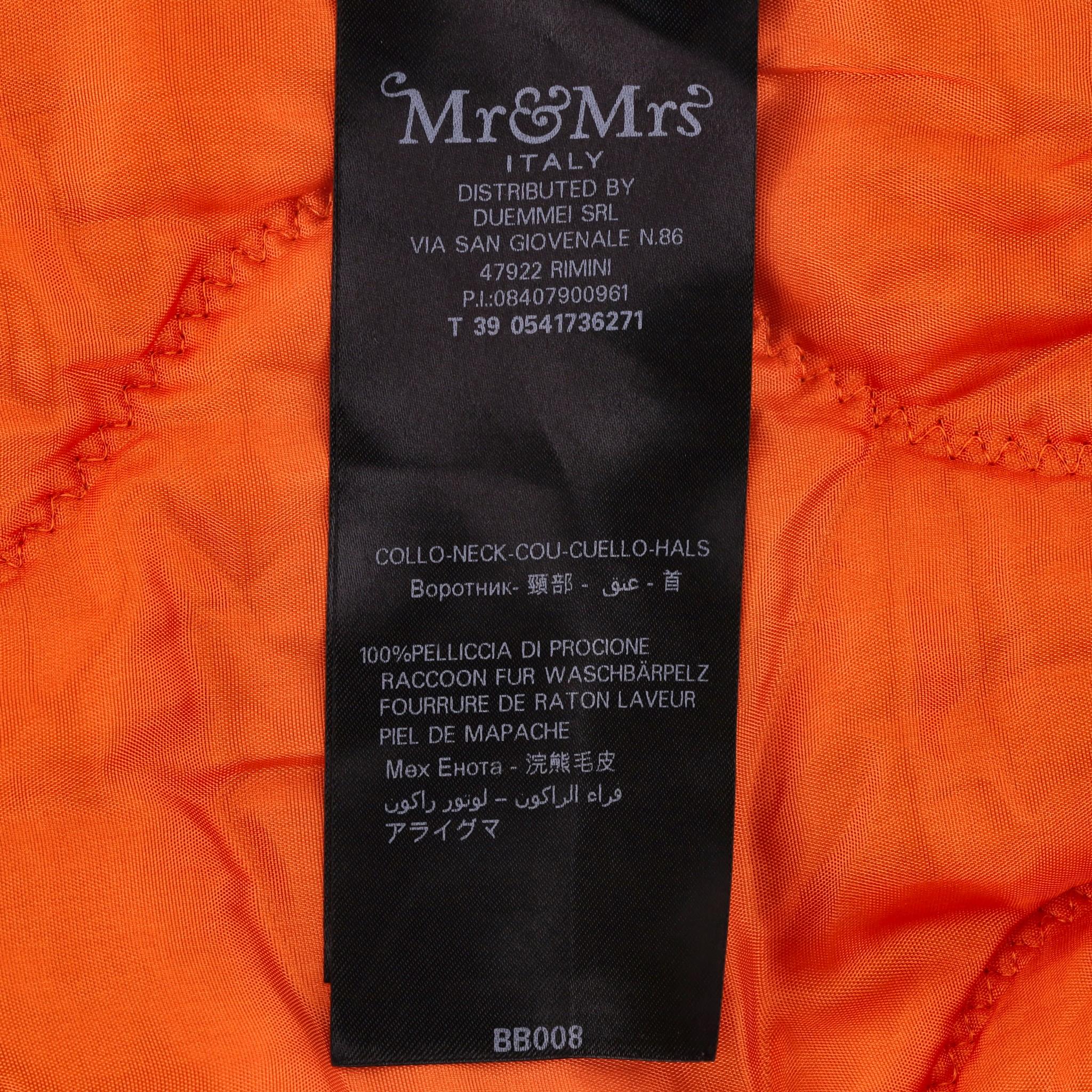 Chaqueta bomber con ribete de piel de mapache Mr & Mrs en venta 1