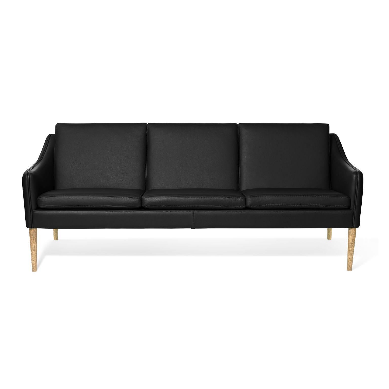 Mr Olsen 3 seater oak challenger black leather by Warm Nordic
Dimensions: D 201 x W 79 x H 78/46 cm
Material: Textile upholstery, Foam, Spring system, Solid oiled oak legs, Solid smoked oak legs, Leather
Weight: 50 kg
Also available in different