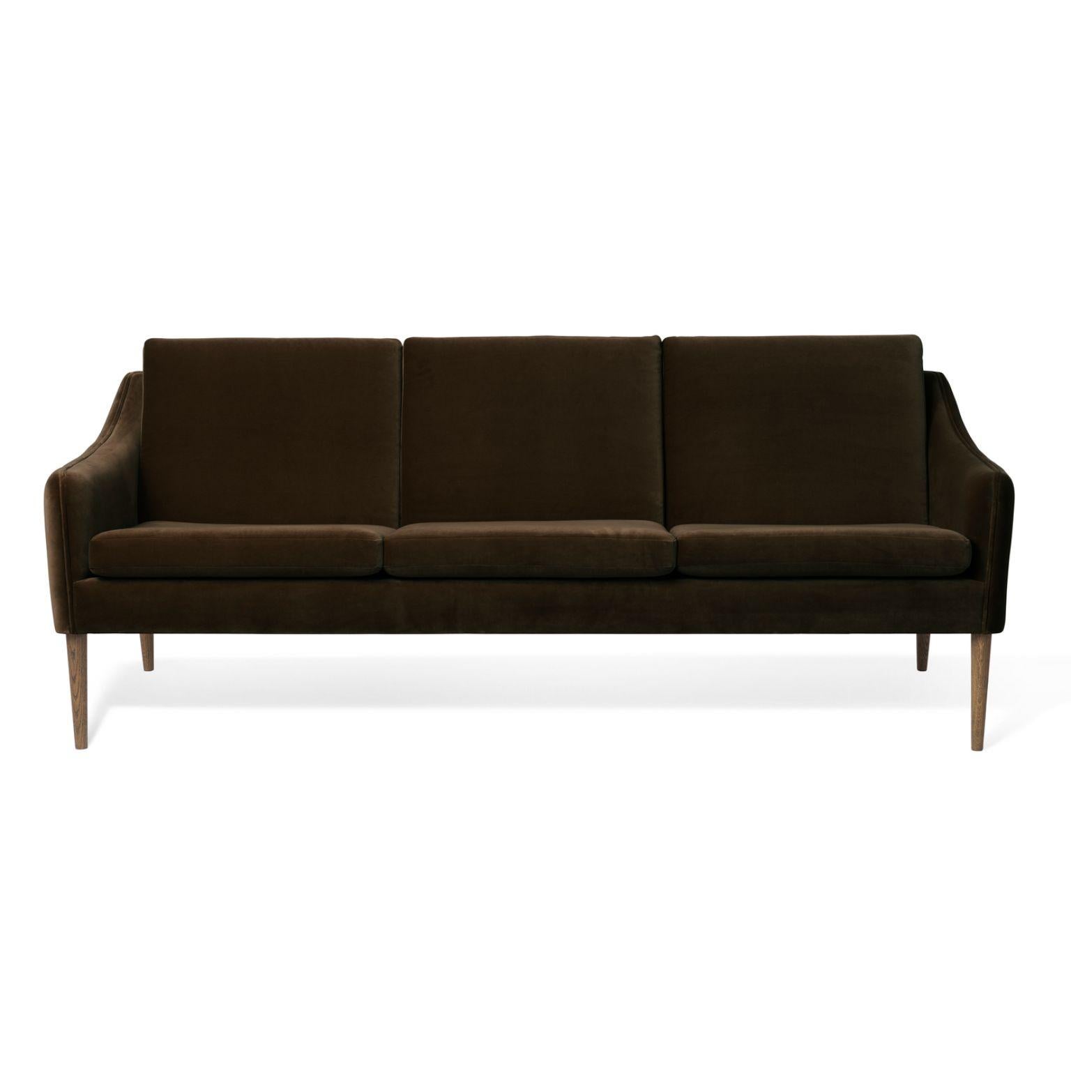 Mr Olsen 3 seater oak java brown by Warm Nordic
Dimensions: D 201 x W 79 x H 78/46 cm
Material: Textile upholstery, foam, spring system, solid oiled oak legs, Solid smoked oak legs
Weight: 50 kg
Also available in different colours and