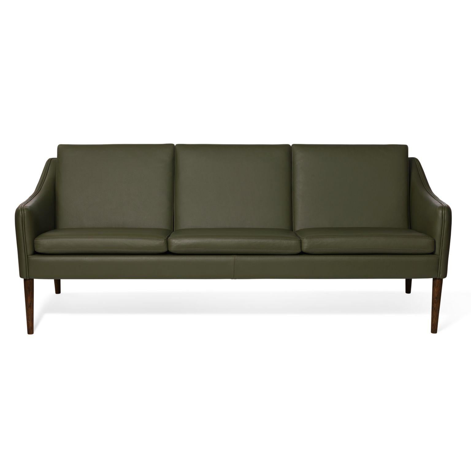 Mr Olsen 3 seater walnut challenger pickle green leather by Warm Nordic
Dimensions: D 201 x W 79 x H 78/46 cm
Material: Textile upholstery, Foam, Spring system, Solid oiled oak legs, Solid smoked oak legs, Leather
Weight: 50 kg
Also available in