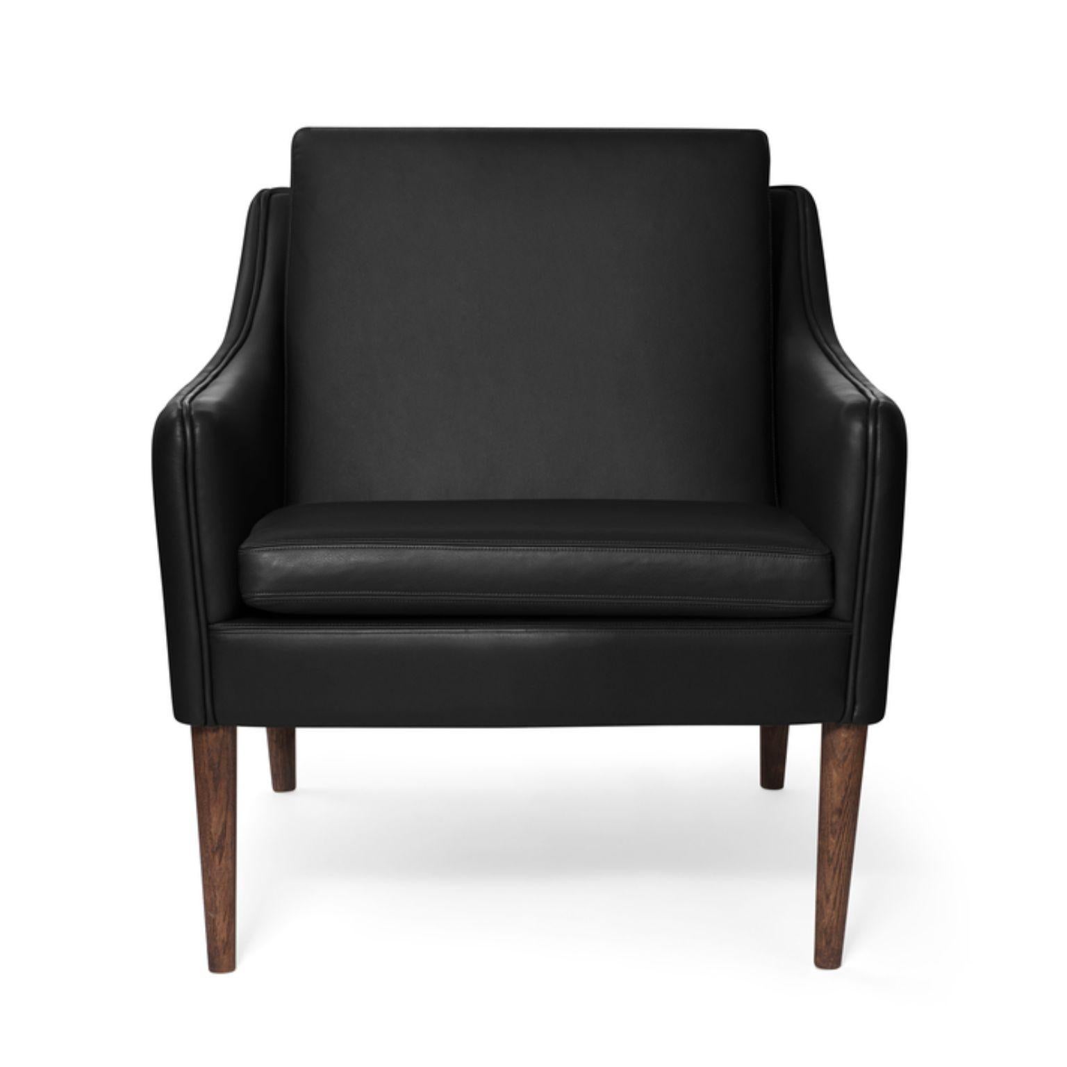 Mr. Olsen lounge chair solid solid walnut black leather by Warm Nordic
Dimensions: D 81 x W 79 x H 78 cm
Material: Textile upholstery, foam, spring system, oak, leather, walnut
Weight: 27 kg
Also available in different colours, materials and