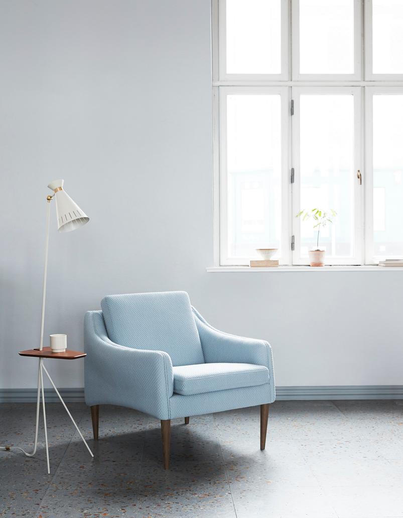 Mr. Olsen Lounge Chair Solid Walnut, Dark Green by Warm Nordic For Sale 5