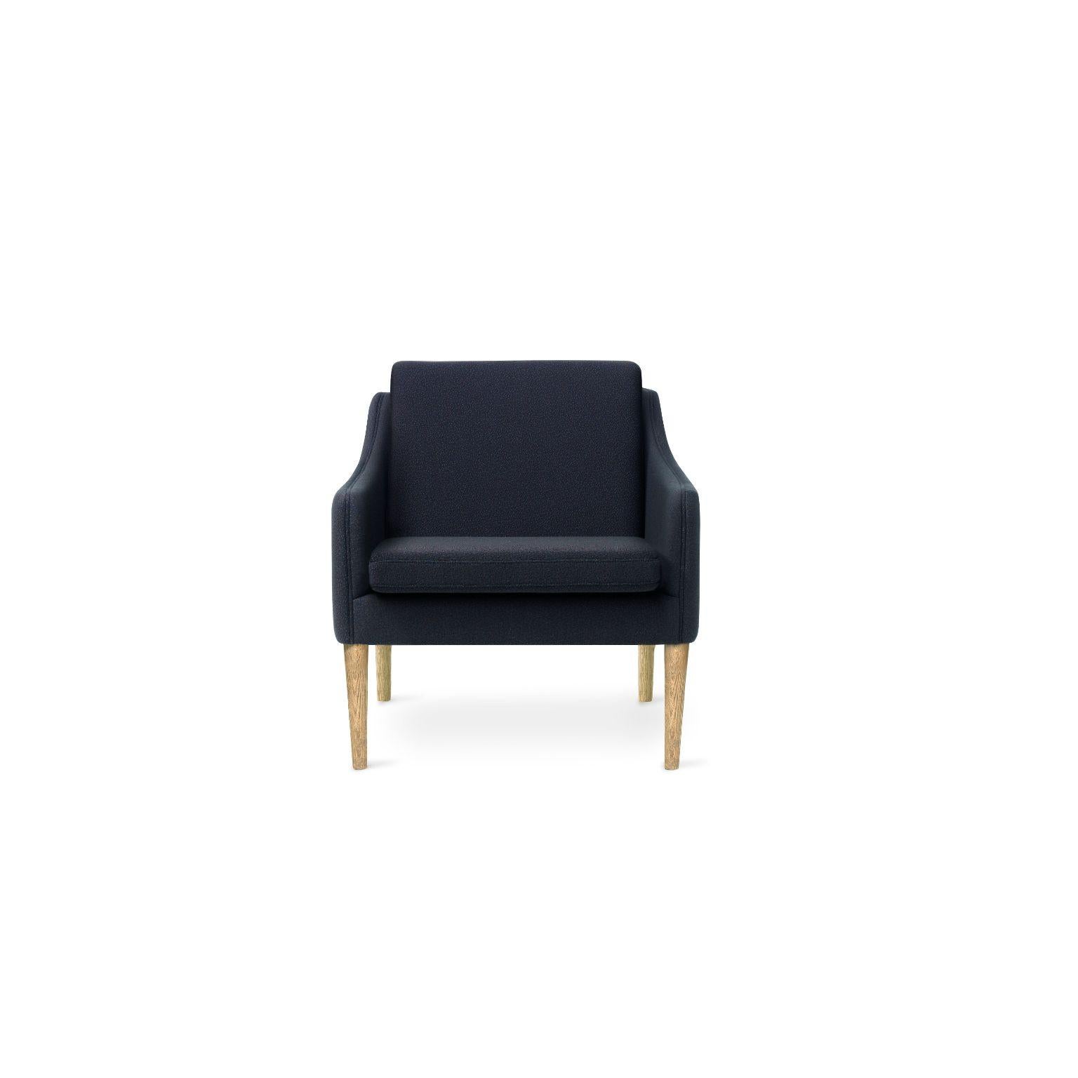 Mr. Olsen lounge chair sprinkles solid smoked oak midnight blue by Warm Nordic
Dimensions: D 81 x W 79 x H 78 cm
Material: Textile upholstery, foam, spring system, oak
Weight: 27 kg
Also available in different colours, materials and