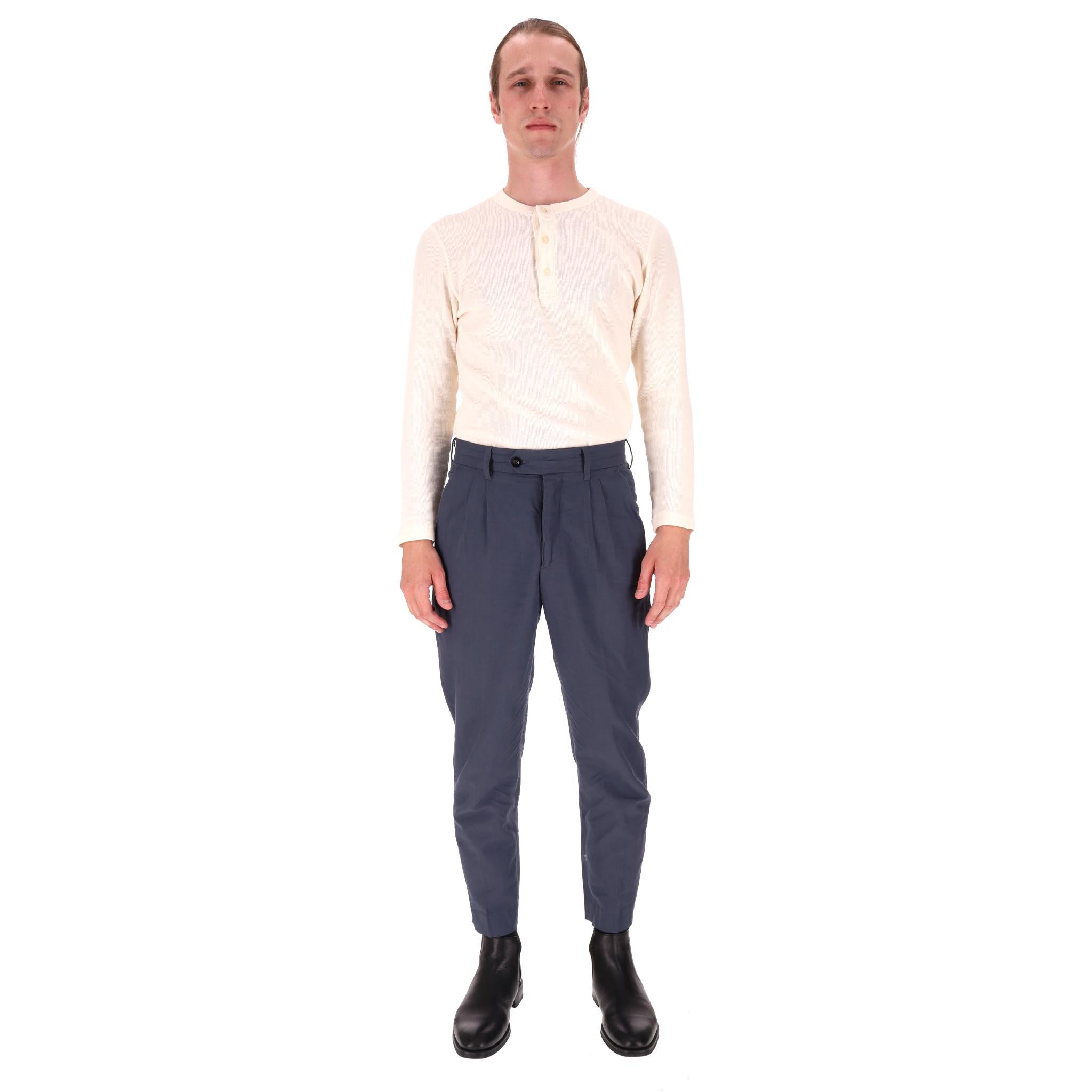 Mr P. Tapered Linen & Cotton Blend Trousers

Navy grey pleated trousers crafted from linen and cotton blend.

Featuring tapered-leg, side pocket and button, bar and zip fastening.

Rrp Approx. £180

Size – 30 - S

Condition – Very Good

Composition