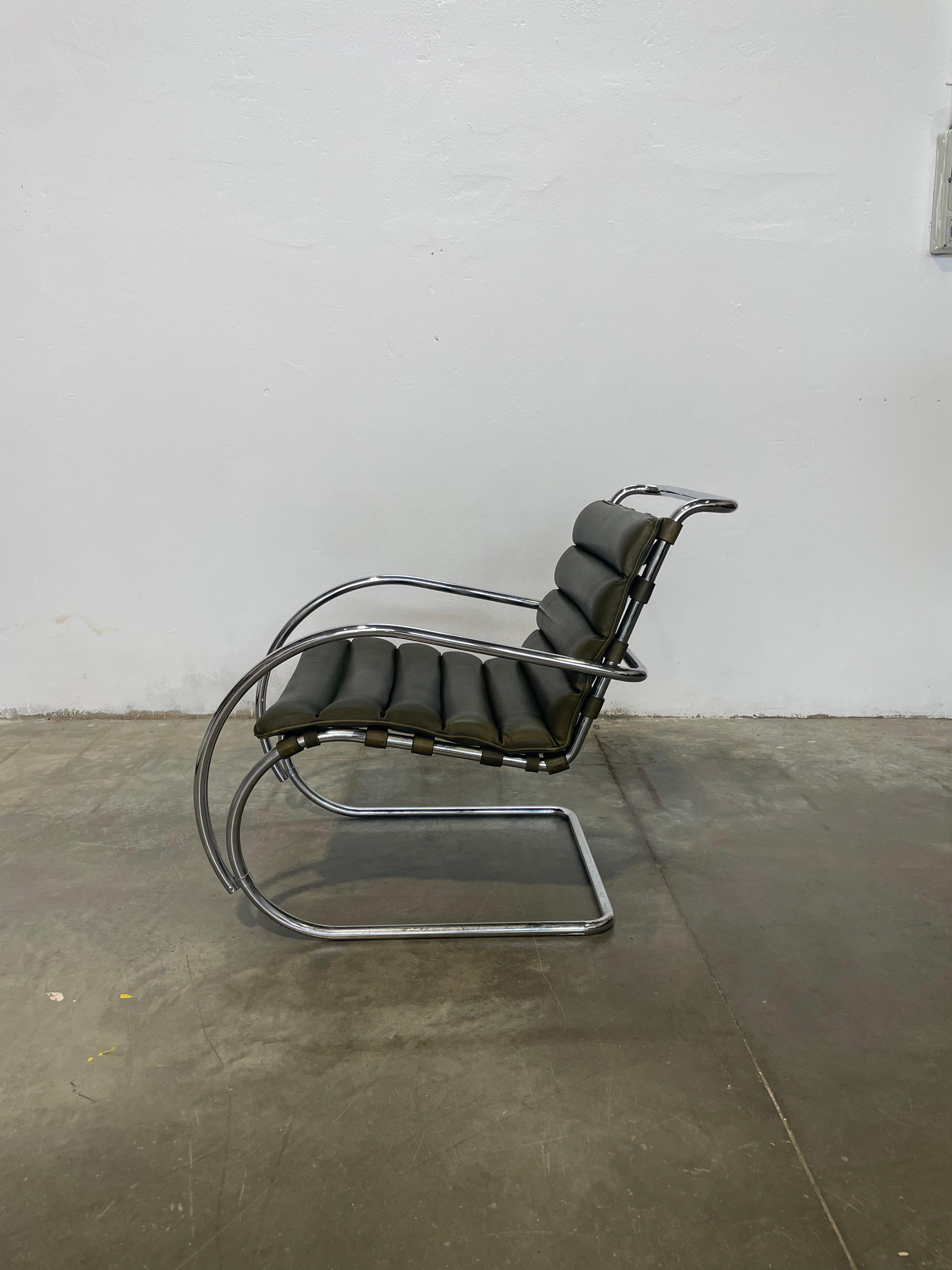 Italian Mr10 Lounge Chair Mies Van Der Rohe Knoll For Sale
