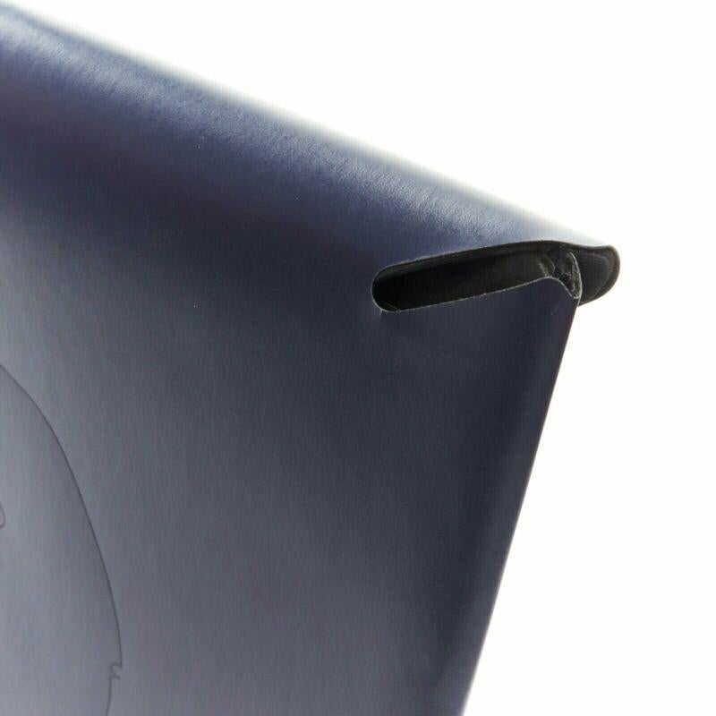 MR.BATHING APE GLOBE-TROTTER 2011 enveloppe bleu marine en fibre de valcan en vente 2