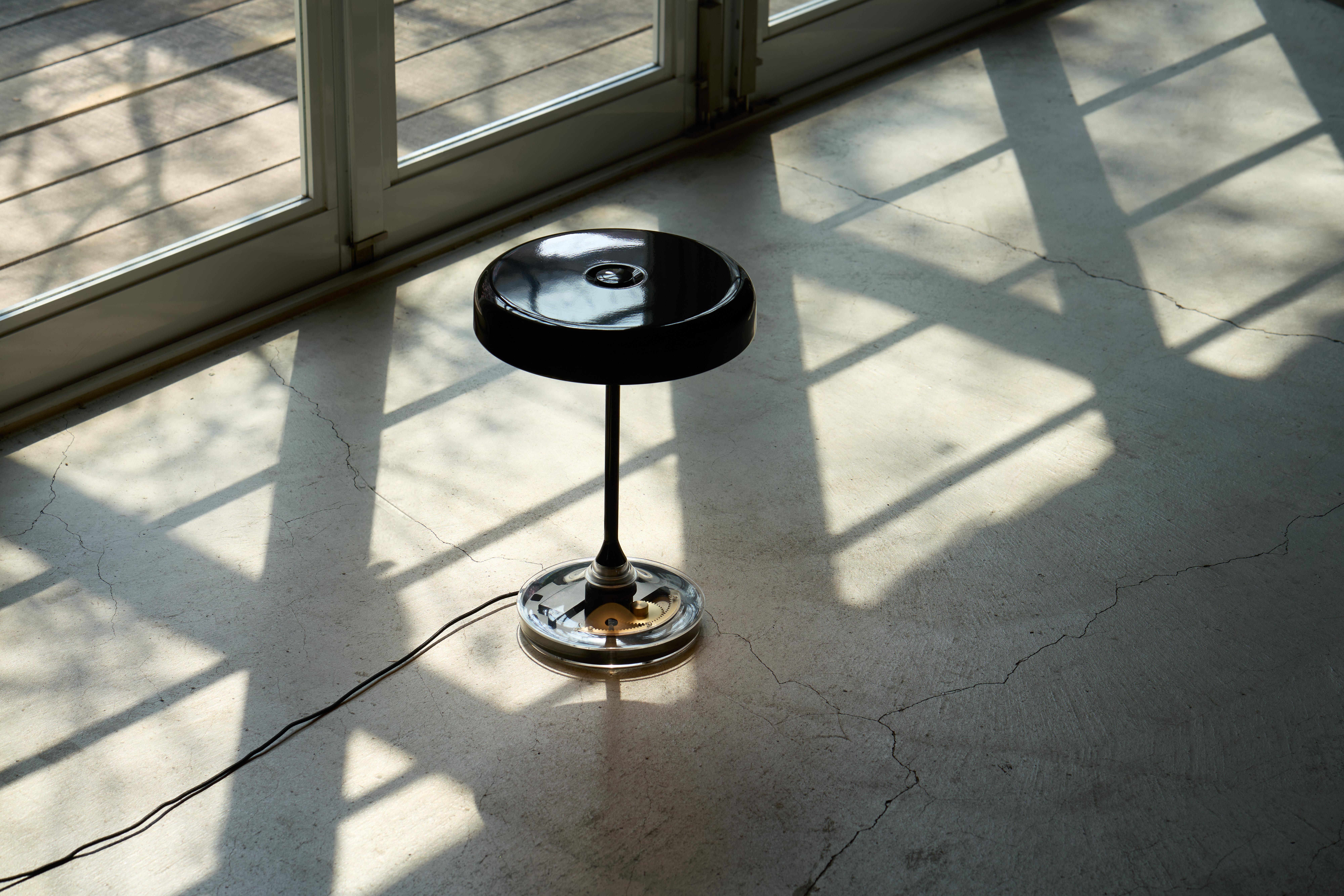 Taïwanais Lampe de table MR.DJ en vente