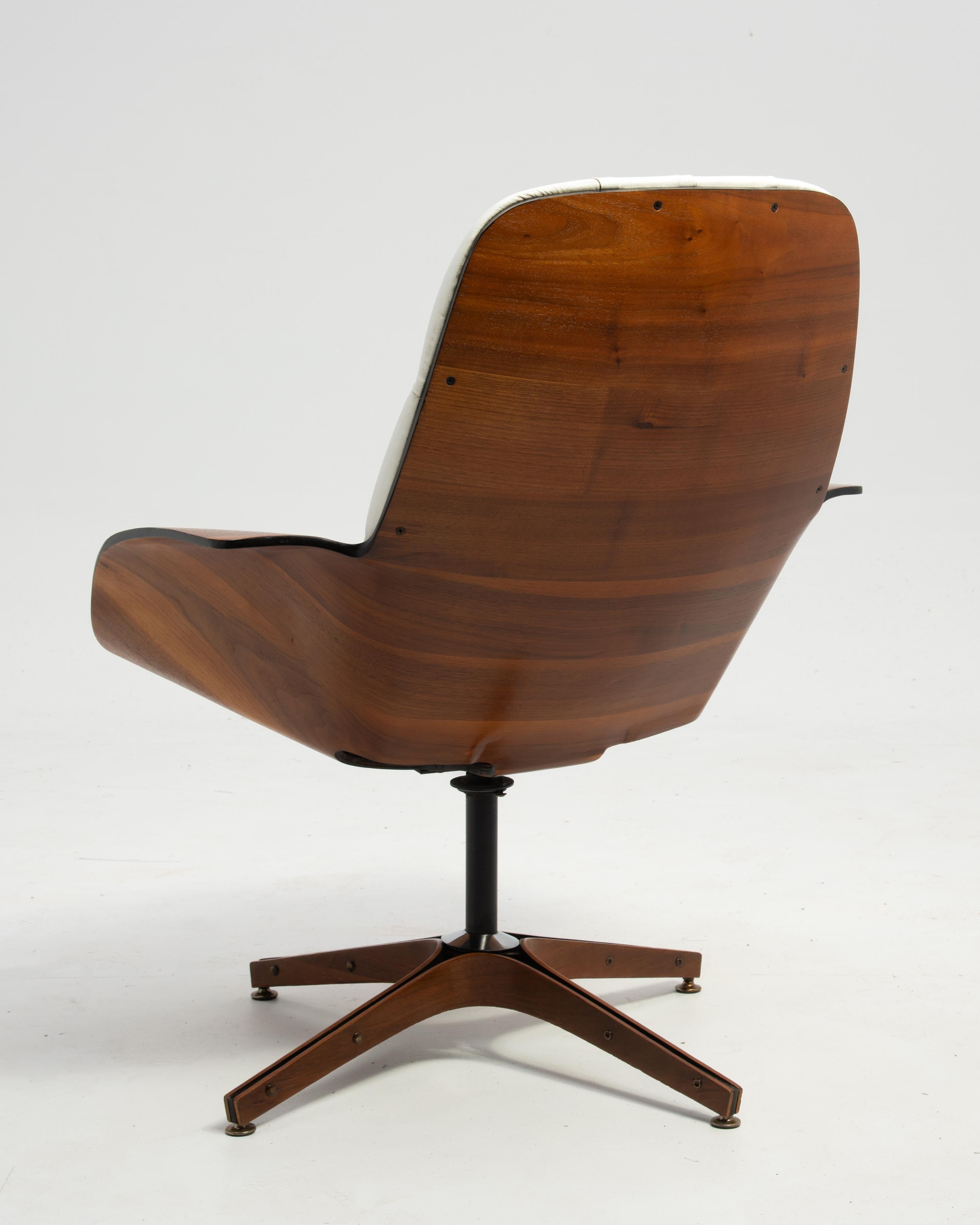 Mid-20th Century Mrs. Chair George Mulhauser Plycraft Plywood Walnut Lounge Chair