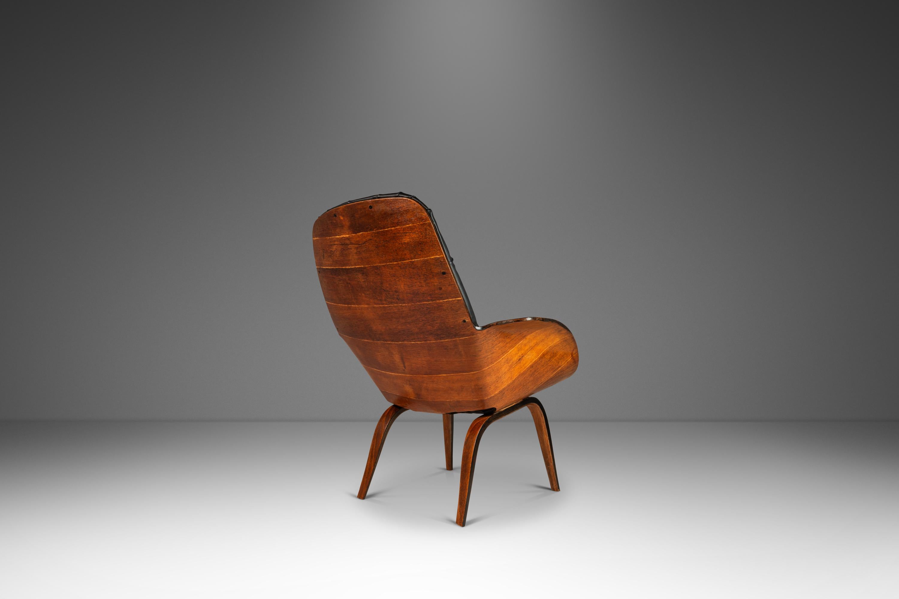 Mid-Century Modern Mrs. Lounge Chair in Walnut & Vinyl by George Mulhauser for Plycraft, c. 1960s For Sale
