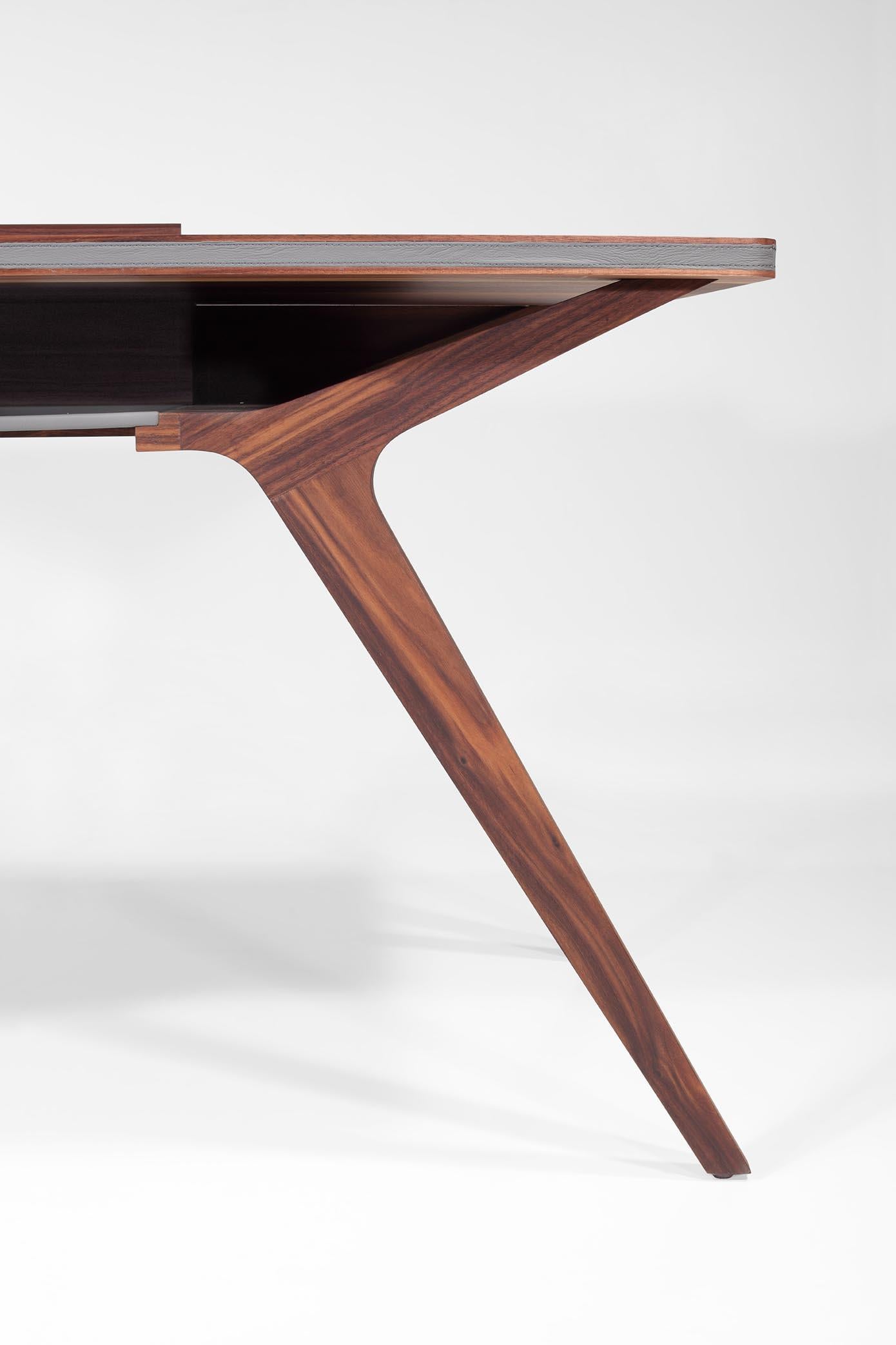 Escritorio Sra. Note 160cm Madera de Nogal. cuero de imitación en venta