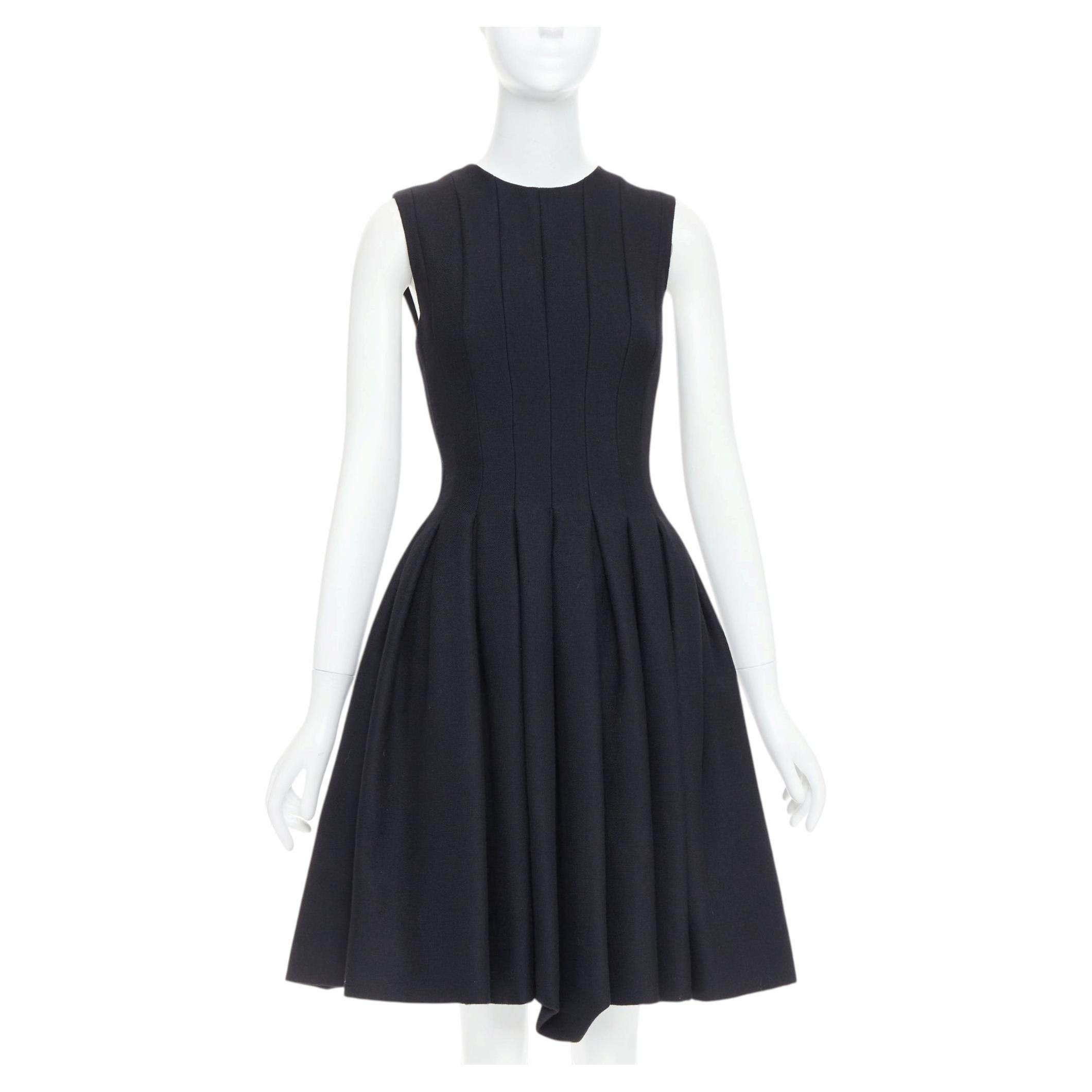 MS MIN noir robe évasée au genou en laine mélangée à panneaux Sz2