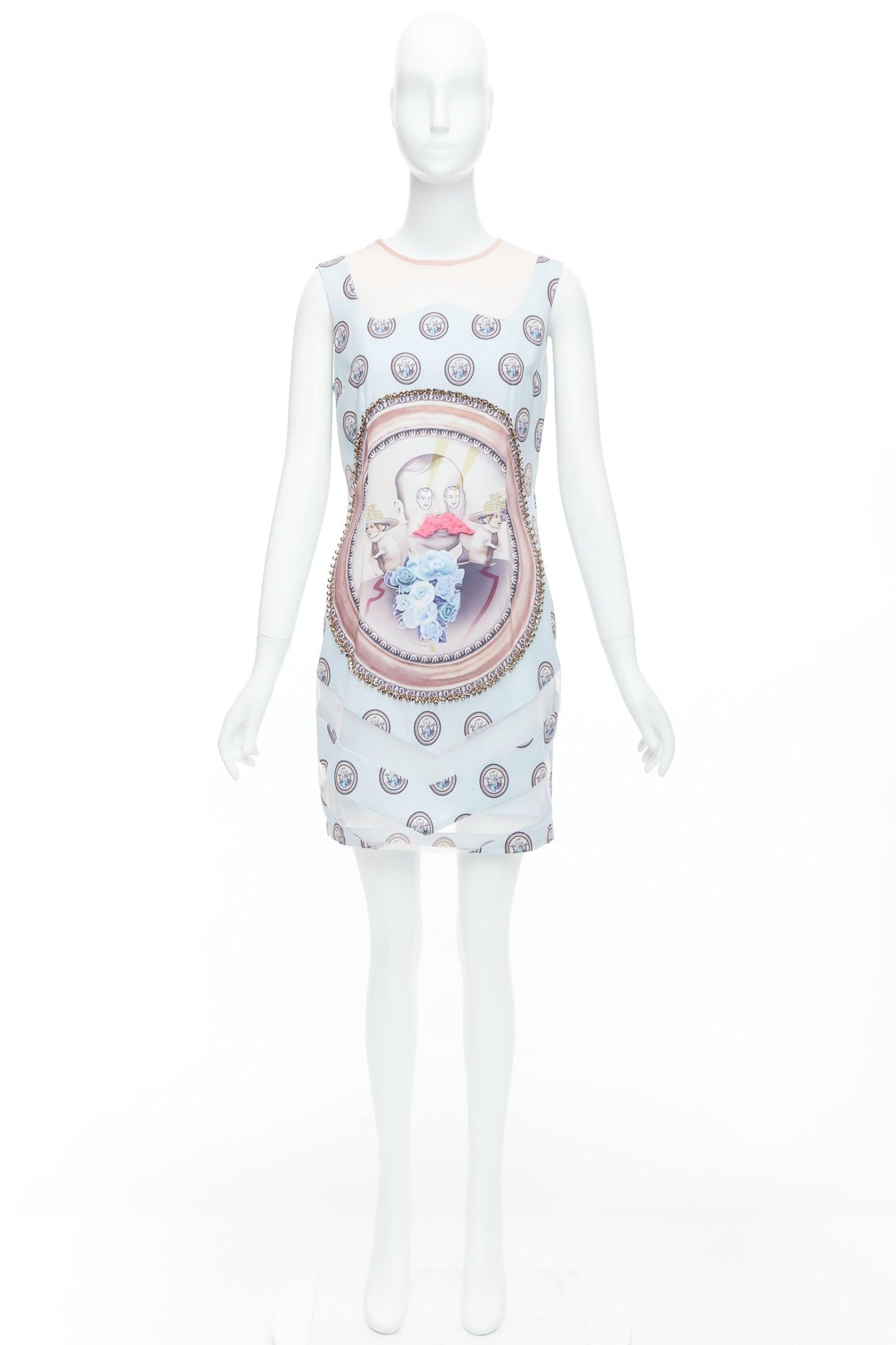 MSGM robe droite à imprimé portrait en soie mélangée bleu ciel avec ornements L en vente 4