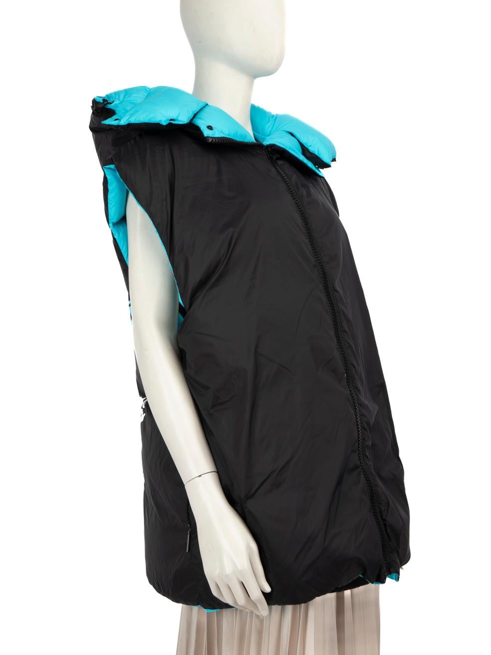 CONDITION is Very Good. Hardly any visible wear to jacket is evident on this used MSGM designer resale item.



Details


Multicolour- black, blue

Synthetic

Reversible gilet

Detachable hood

Duck down

2x Side pockets

2x Internal pockets

Zip
