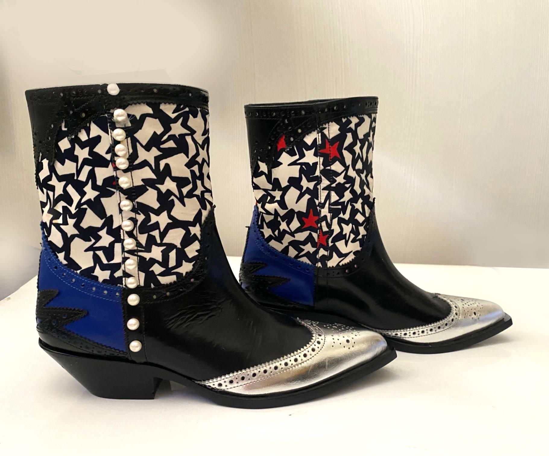 Massimo Giorgetti has cited one of his main creative inspirations as art, which infiltrates into his designs and is a defining factor in his modern collections. These leather western style boots from MSGM have many artistic features including: