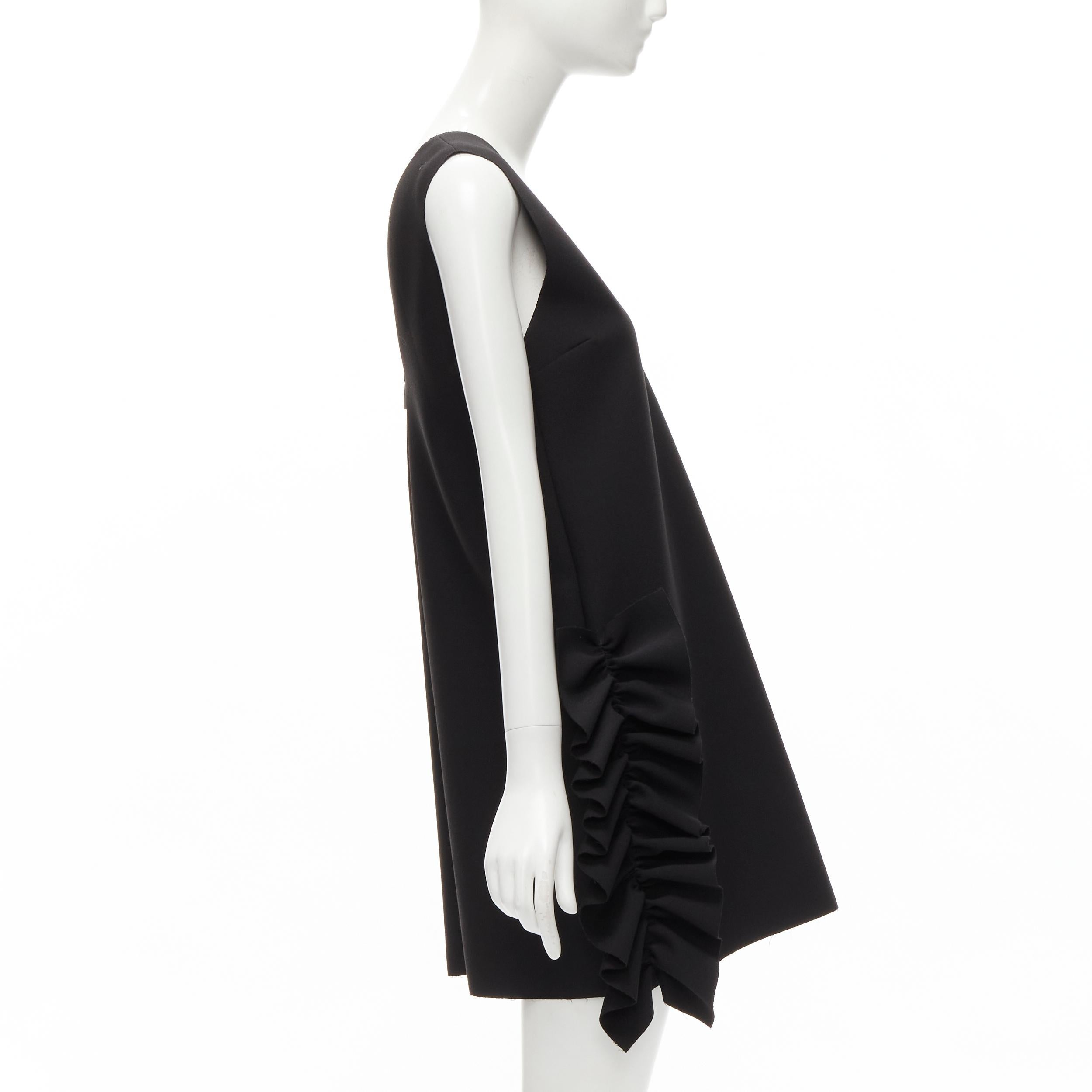 MSGM black structured ruffles V neck logo zip mini dress IT40 S In Excellent Condition For Sale In Hong Kong, NT