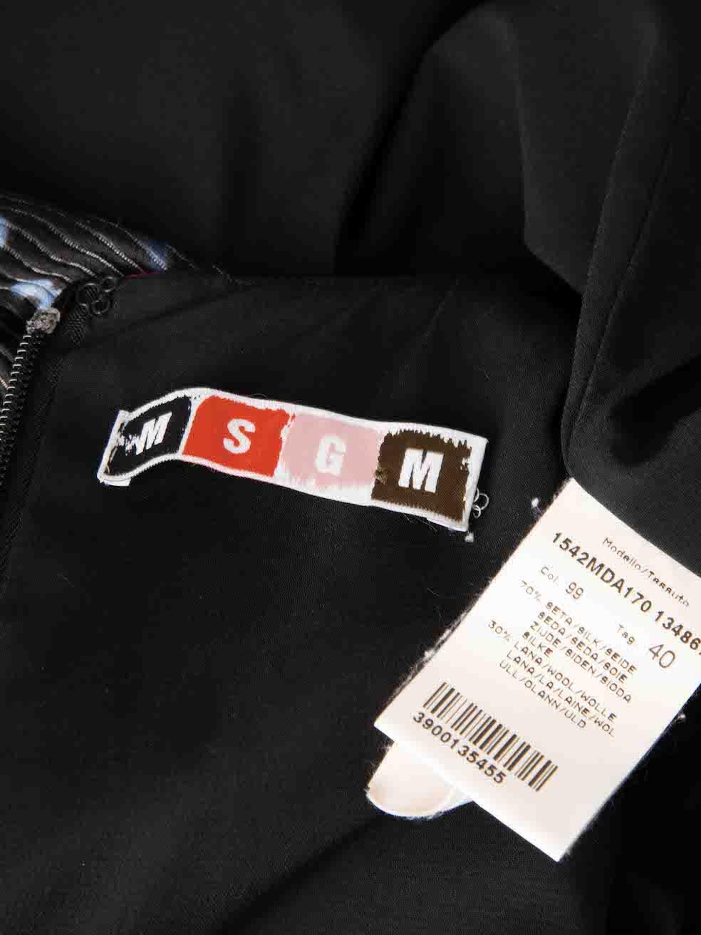 MSGM Schwarzes strukturiertes Midikleid mit Blumendruck Größe S im Angebot 3