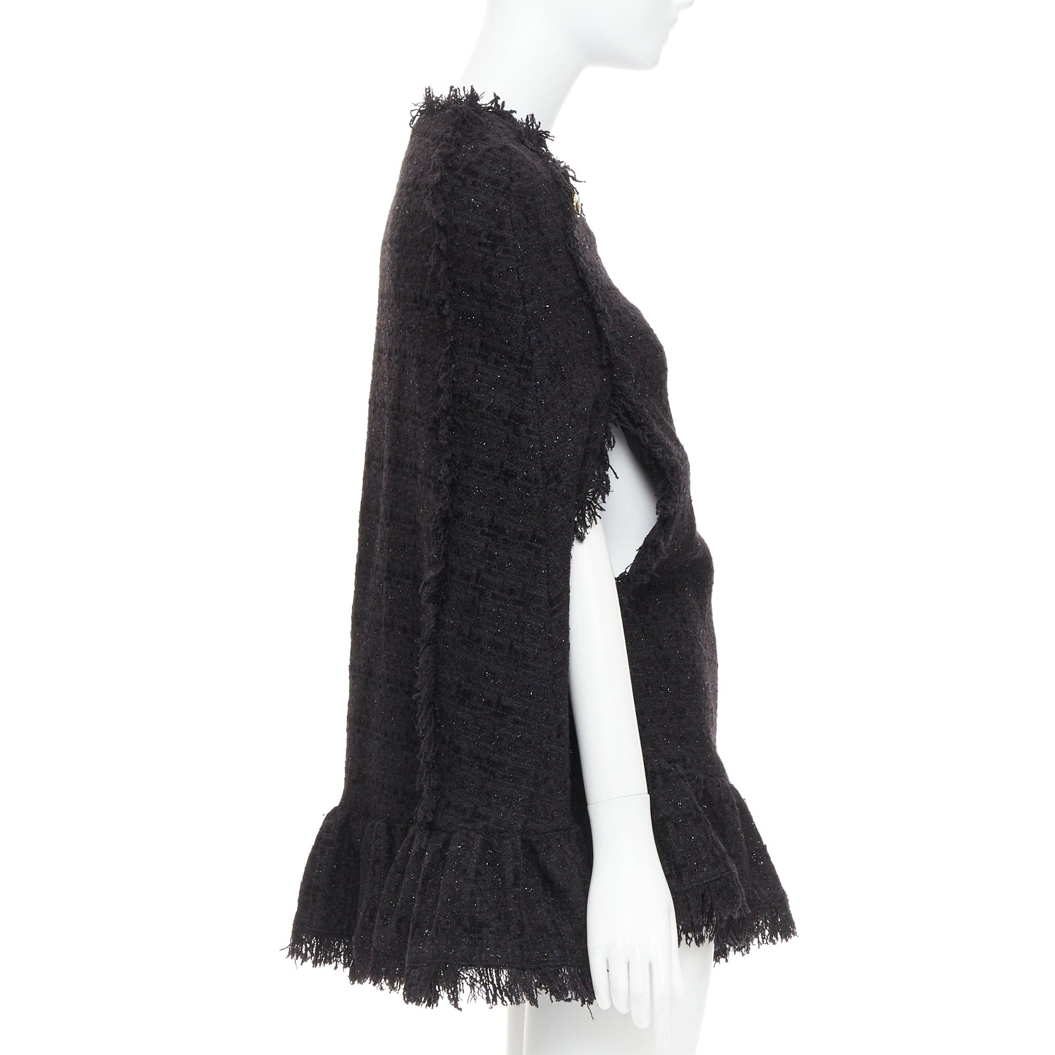 MSGM cappotto a mantella in tweed nero con bottoni varsity dorati e frange IT38 XS In condizioni ottime in vendita a Hong Kong, NT