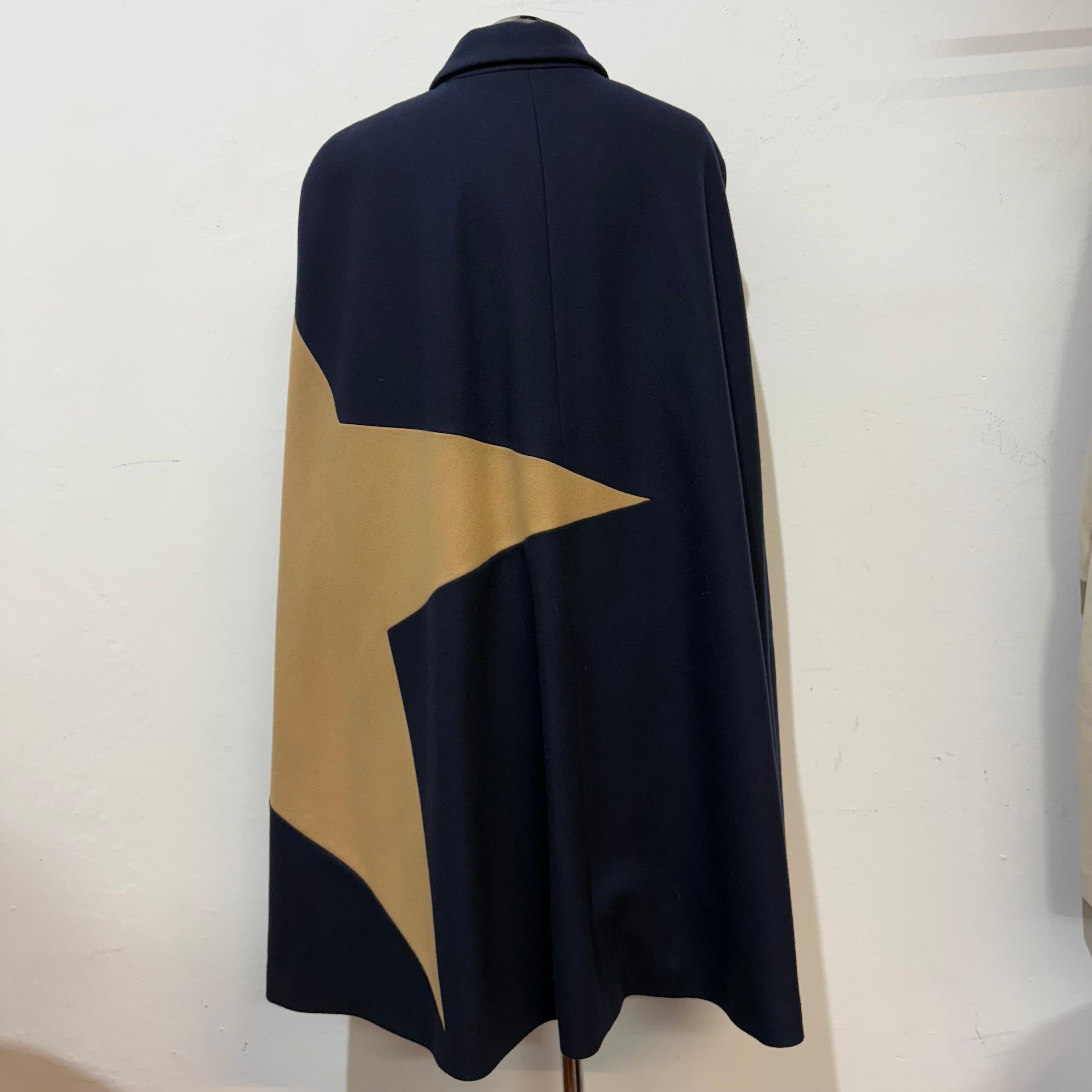 Abrigo / Capa Estrella MSGM
Lana (80%) y nailon
Color azul y camel
Estrella lateral
Cremallera central
Longitud total cm 88 (34,6 pulgadas)
Envío exprés a todo el mundo incluido en el precio
Tus preguntas o mensajes de interés son más que