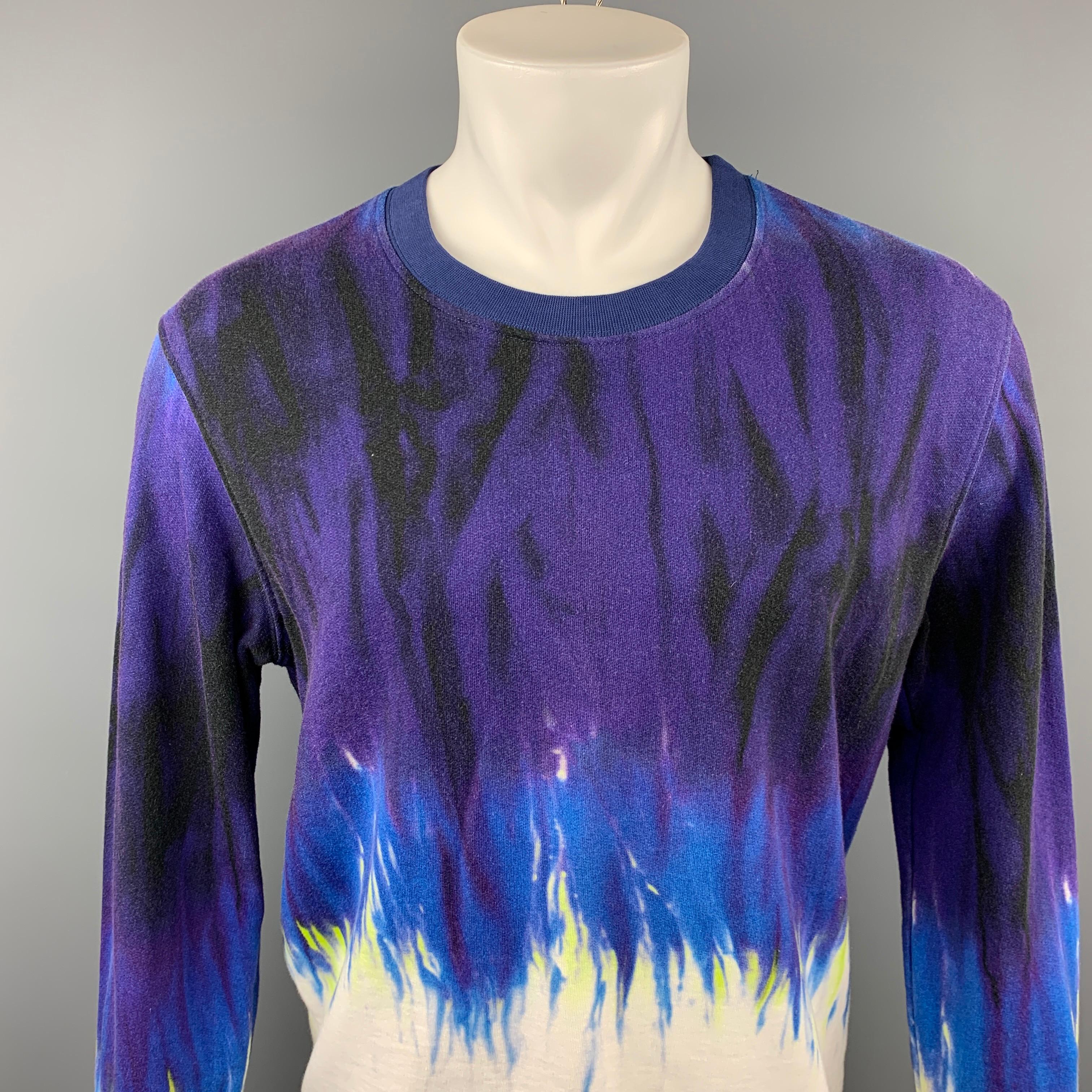 MSGM sweatshirt comes in a purple & white tie dye cotton featuring a crew-neck. Made in Italy.

Very Good Pre-Owned Condition.
Marked: S

Measurements:

Shoulder: 20 in.
Chest: 44 in.
Sleeve: 27 in.
Length: 25.5 in. 