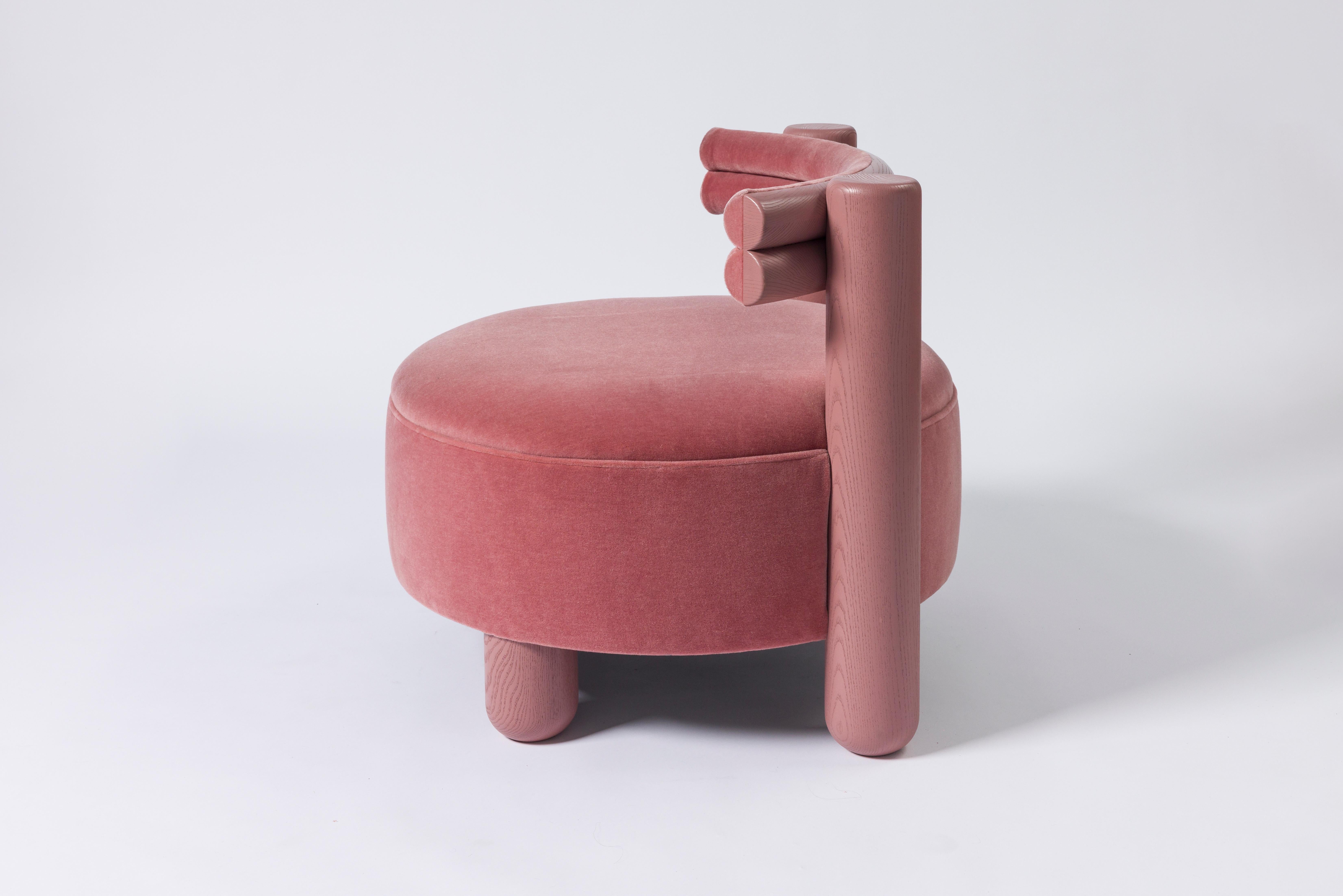 mt curve big chair in ash hardwood and mohair velvet In New Condition For Sale In Chicago, IL