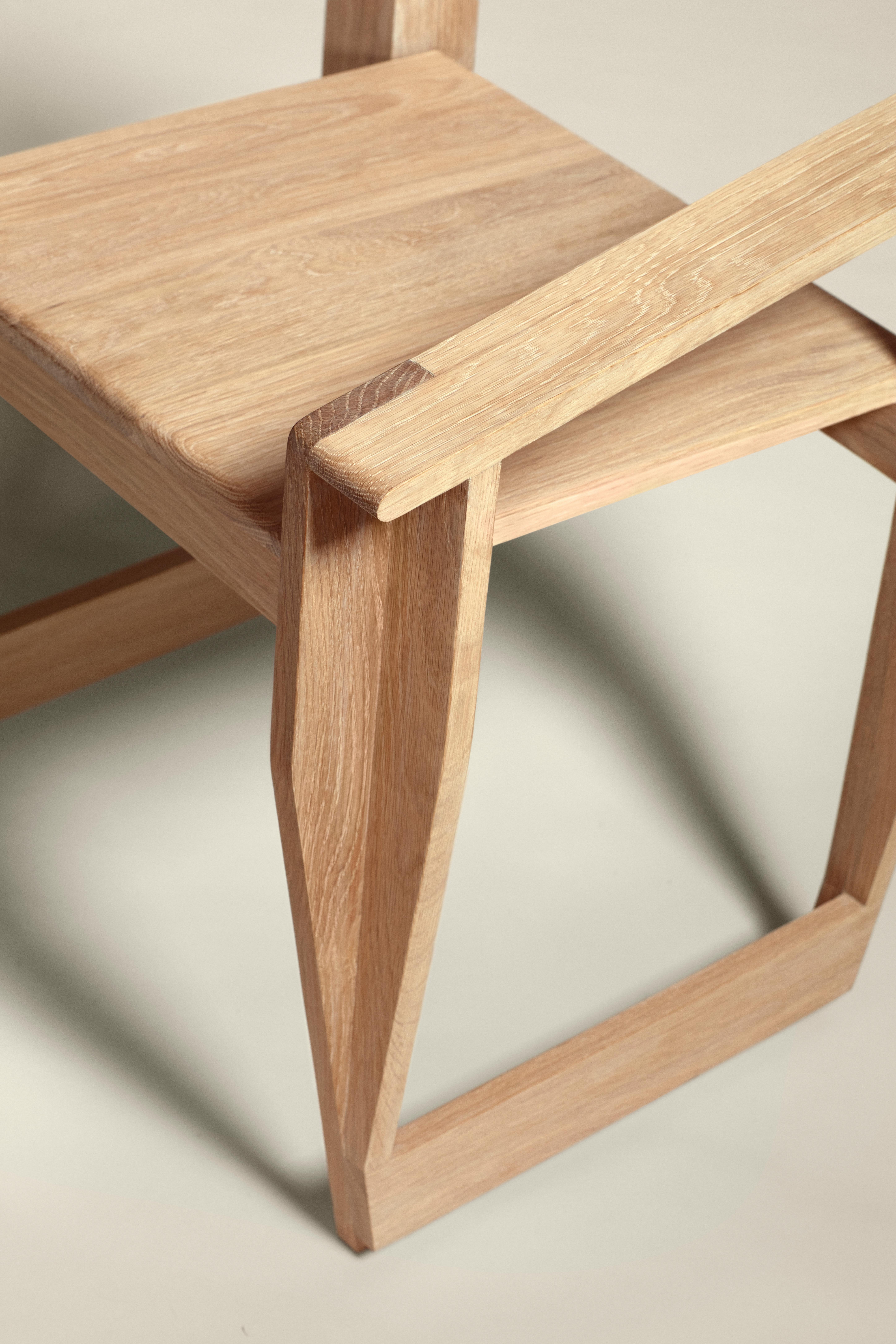 The proportions of the MŪ192 chair allude to the mid-century designs of Italian masters such as Gae Aulenti, Vico Magistretti and Tobia Scarpa, who all explored the concept of the low-slung occasional chair. The simple detailing of the rounded back–
