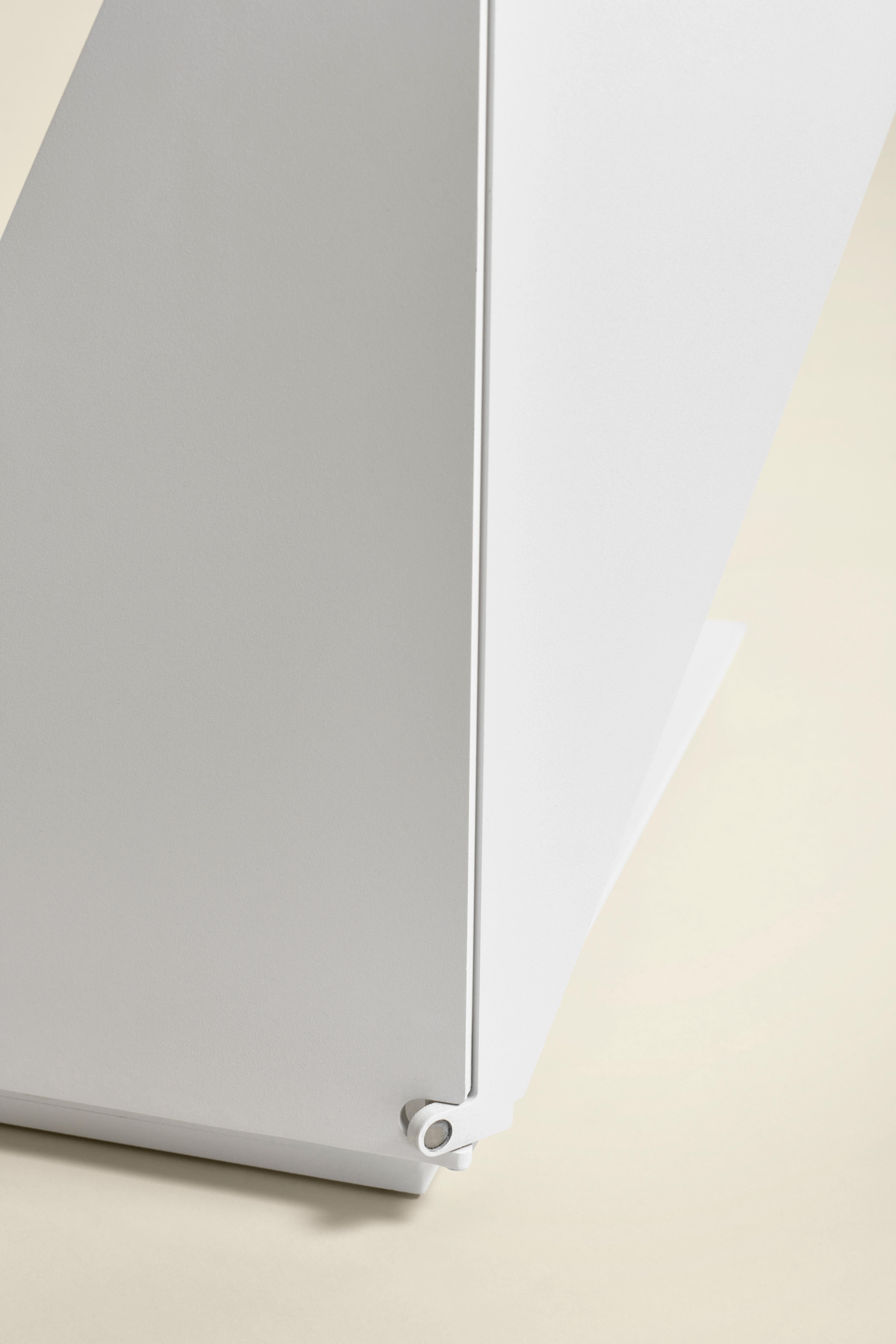 MŪ411 Großer Drehtisch aus Stahl von MŪVEK (Minimalistisch) im Angebot