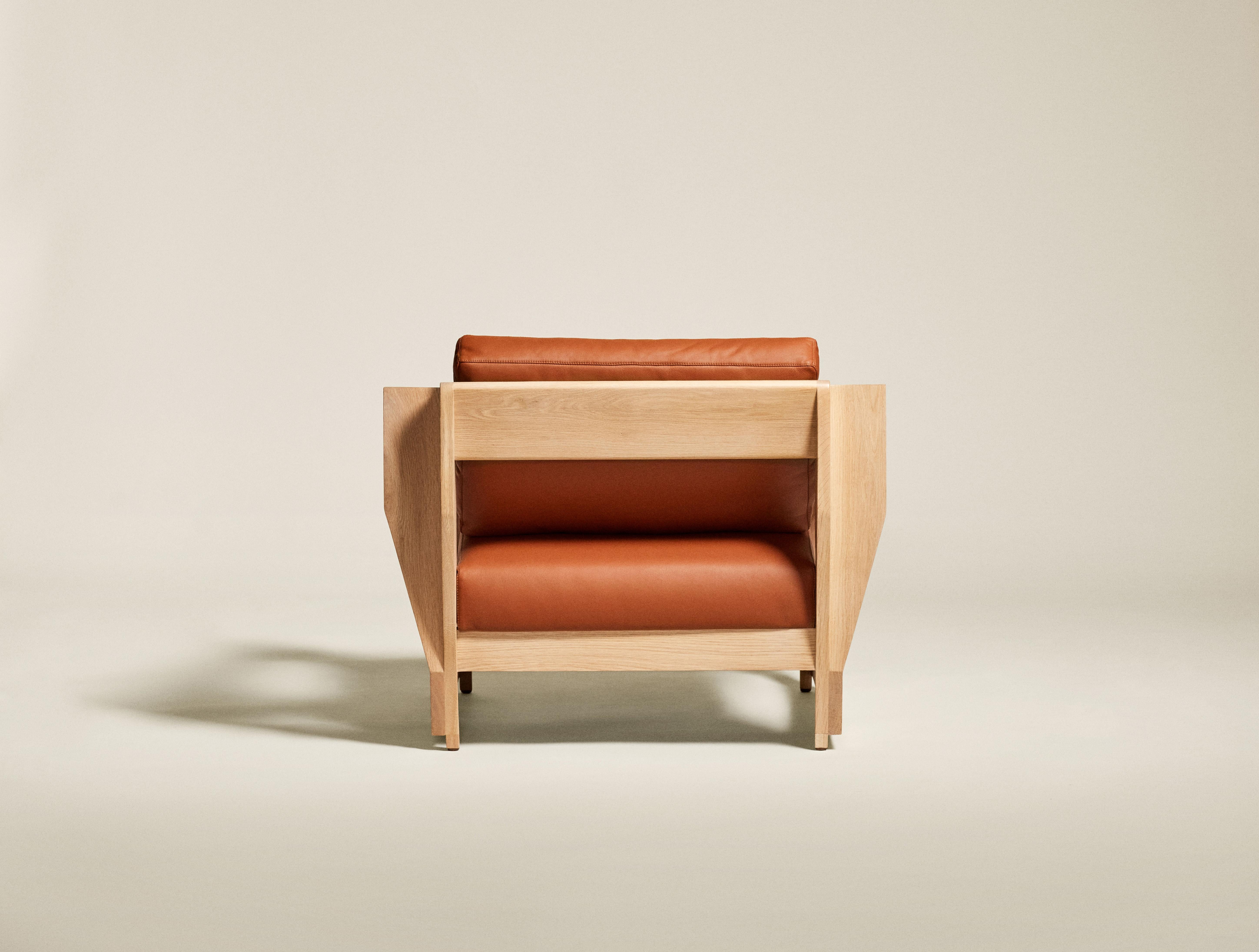 Oiled MŪ61 Solid Oak Lounge Chair with Leather Upholstery by MŪVEK For Sale