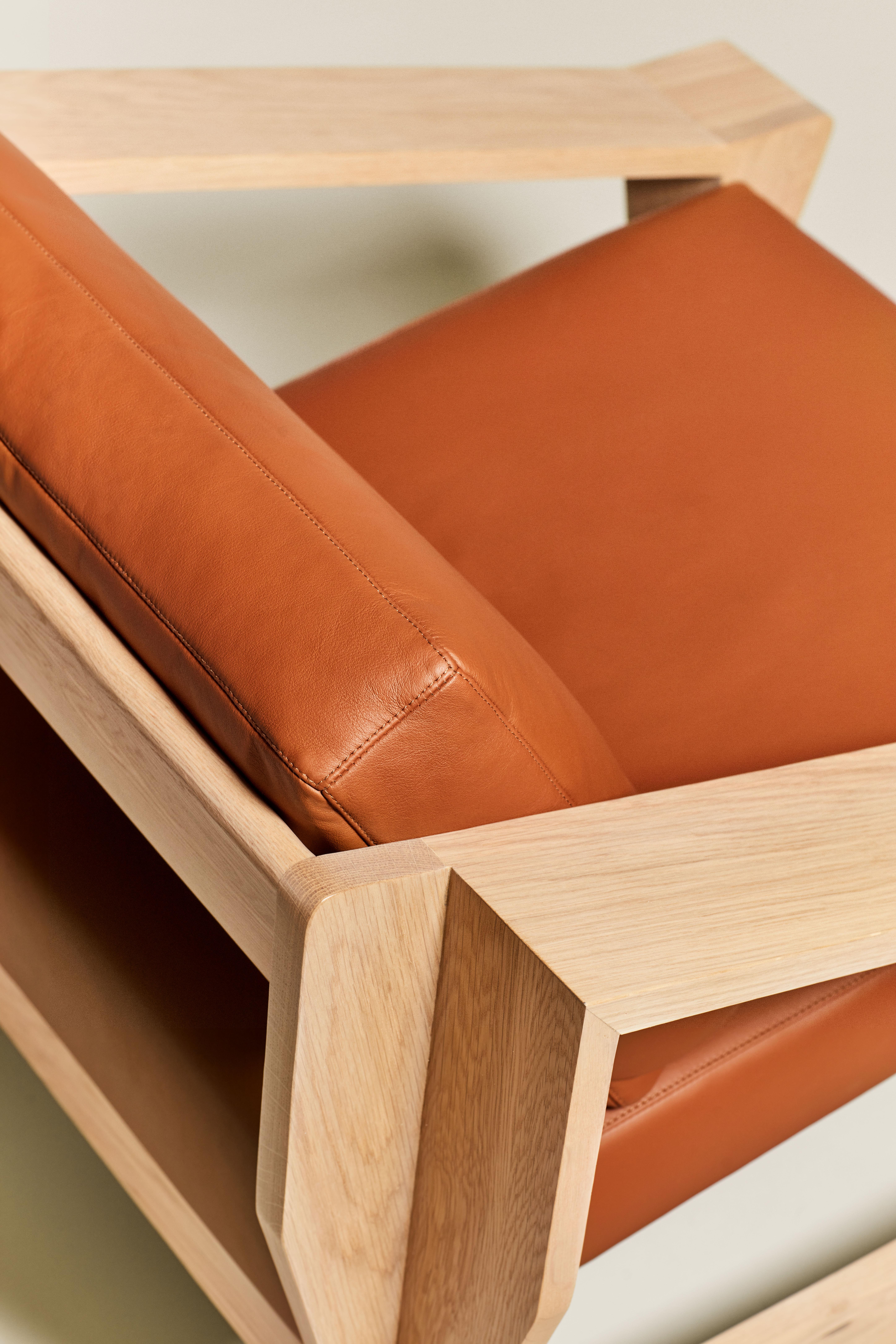 MŪ61 Solid Oak Lounge Chair with Leather Upholstery by MŪVEK In New Condition For Sale In Cape Town, Western Cape
