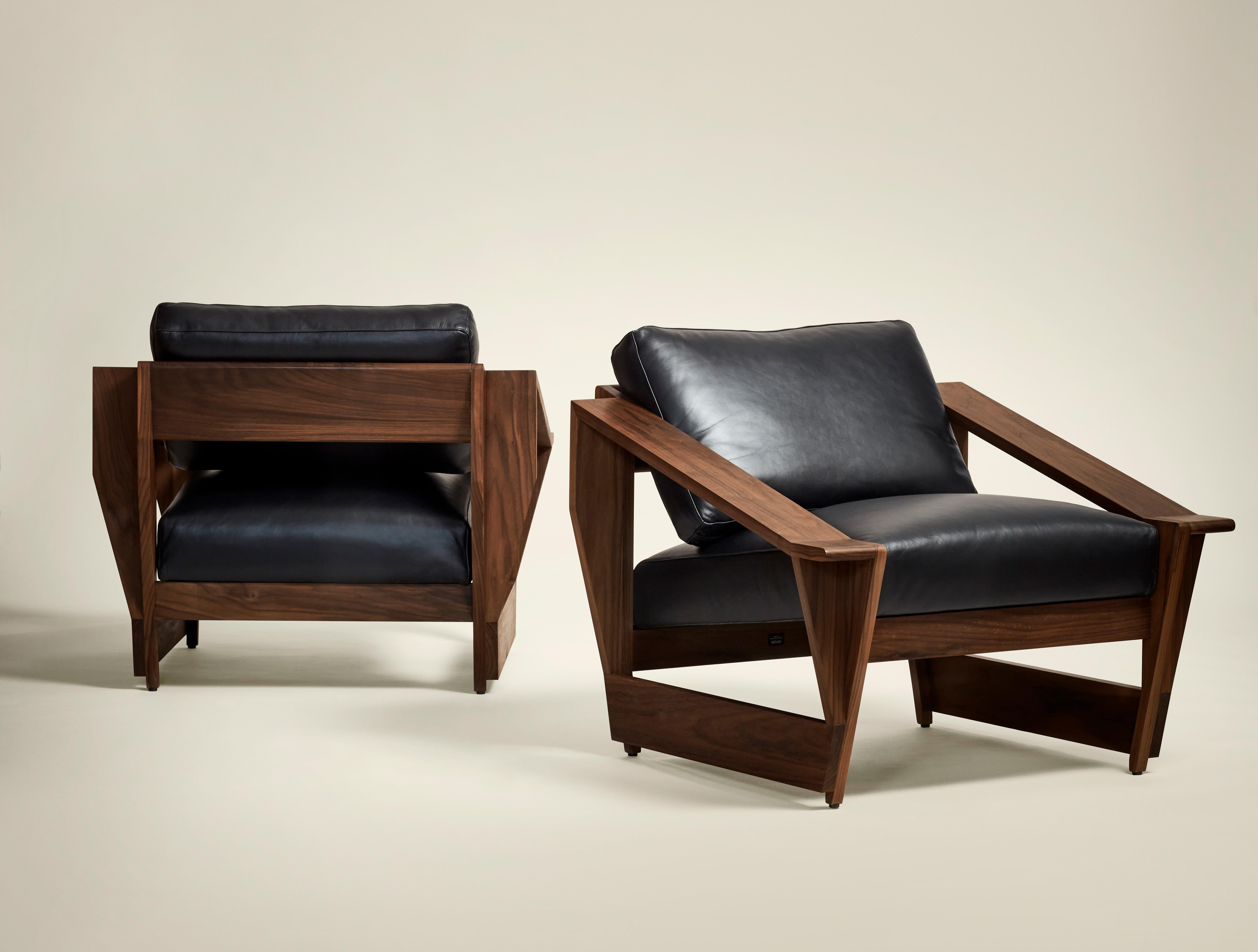 Brutalist MŪ61 Solid Walnut Lounge Chair with Leather Upholstery by MŪVEK For Sale