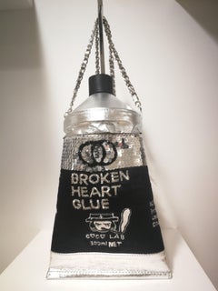 Mua Mua Broken Heart Glue Shoulder Bag