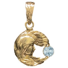 „Mucha Mermaid“-Anhänger aus 18 Karat Gold: CUSTOM ORDER FOR DENIZE mit Aquamarin