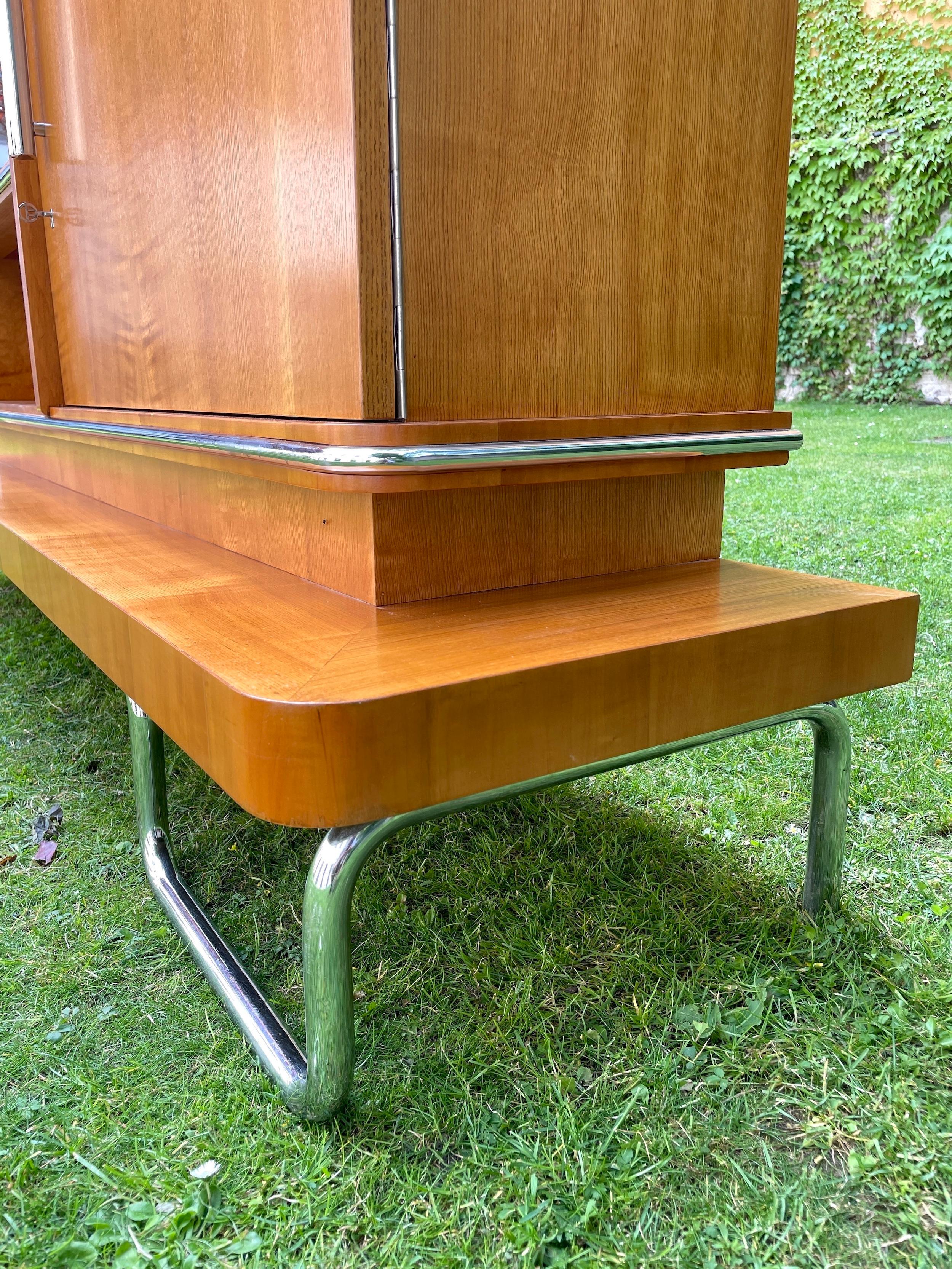 Mücke-Melder Highboard-Vitrine Ikonischer Funktionalismus aus der Tschechoslowakei der 1930er Jahre im Angebot 3