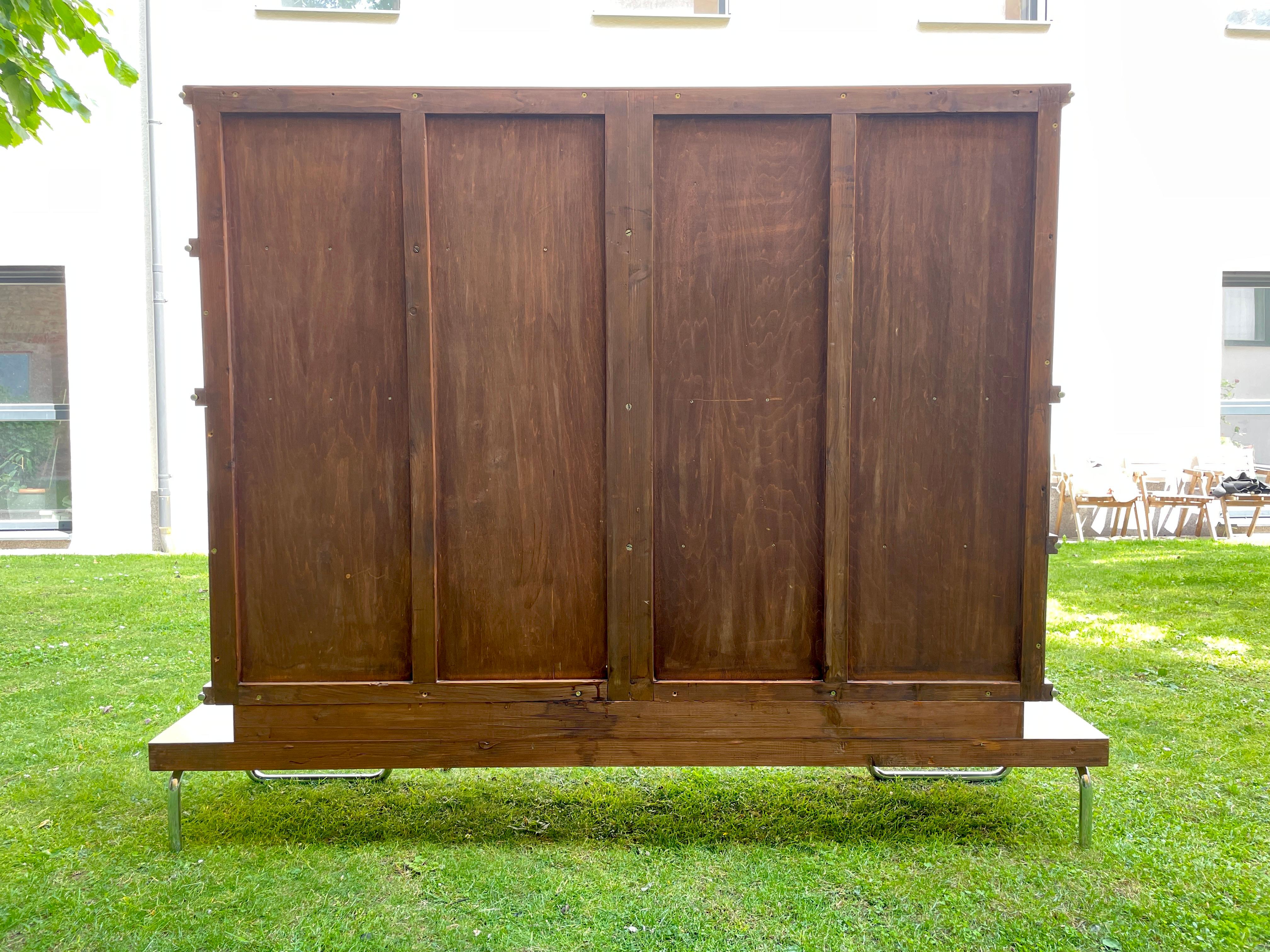 Mücke-Melder Highboard-Vitrine Ikonischer Funktionalismus aus der Tschechoslowakei der 1930er Jahre (20. Jahrhundert) im Angebot