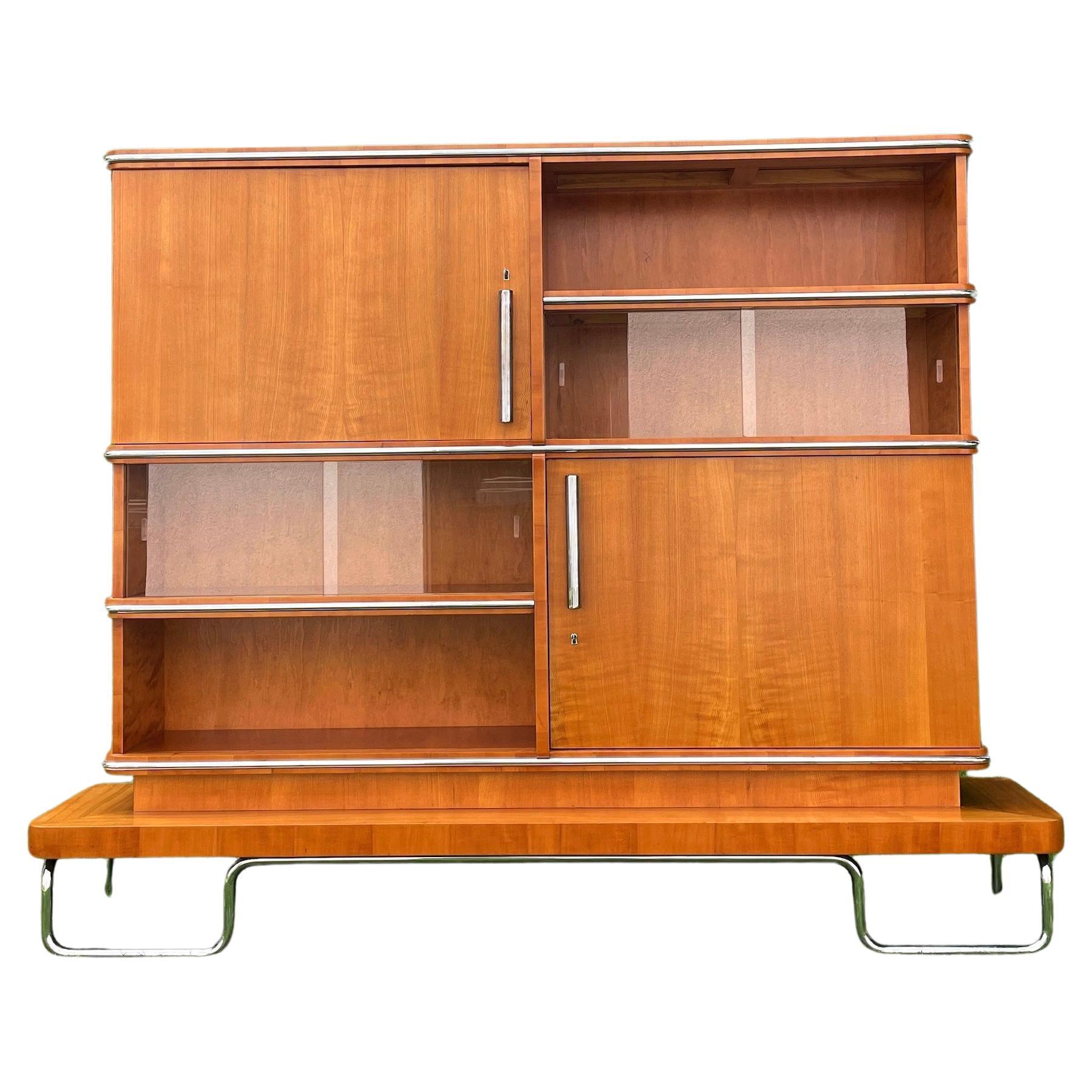 Mücke-Melder Highboard-Vitrine Ikonischer Funktionalismus aus der Tschechoslowakei der 1930er Jahre im Angebot
