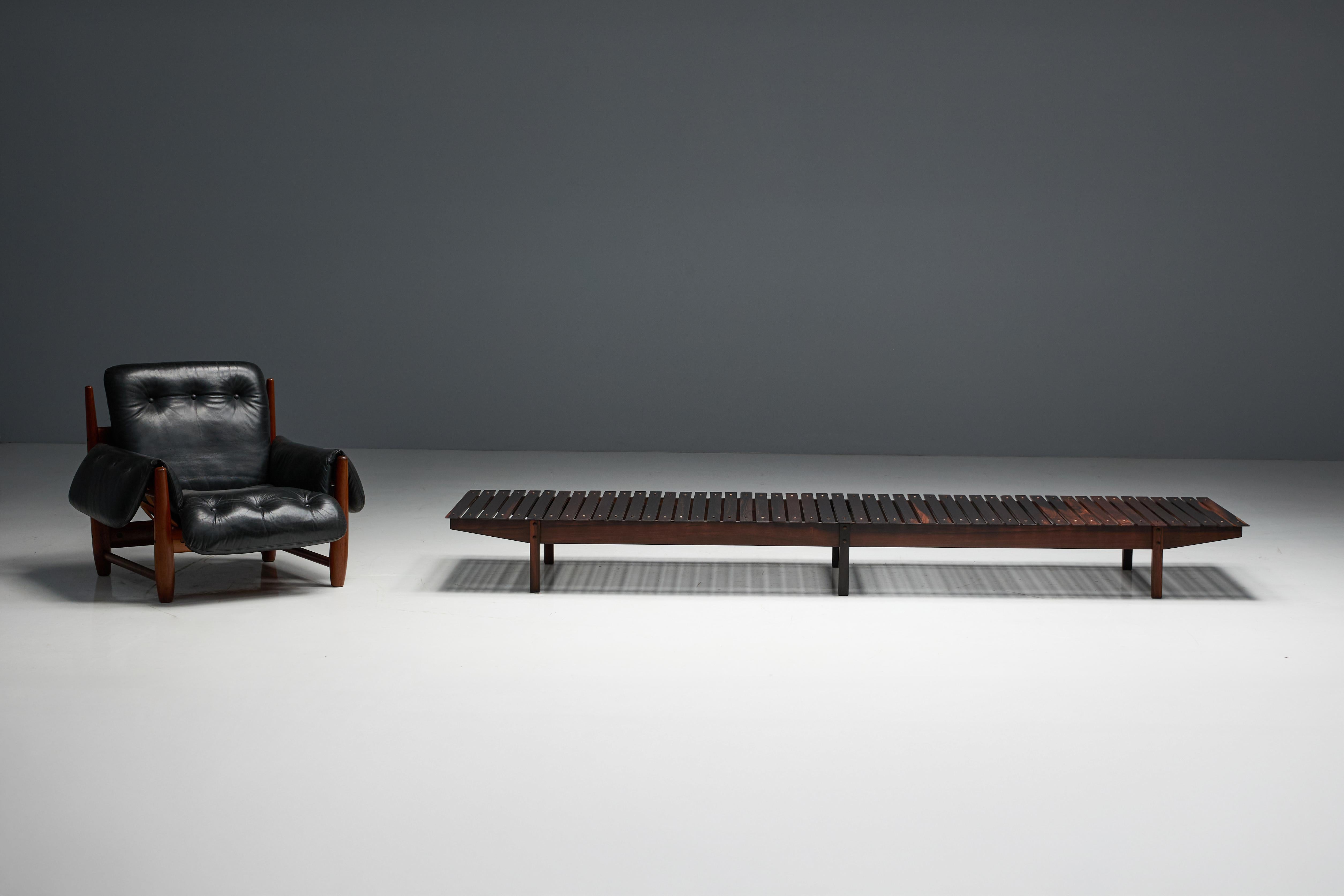 Mucki Bench by Sergio Rodrigues for OCA, Brazil, 1960s In Excellent Condition For Sale In Antwerp, BE