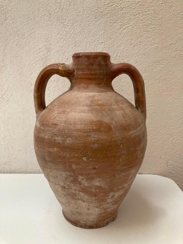 Mud Jar aus Steingut Mitte des 20. (Rustikal) im Angebot